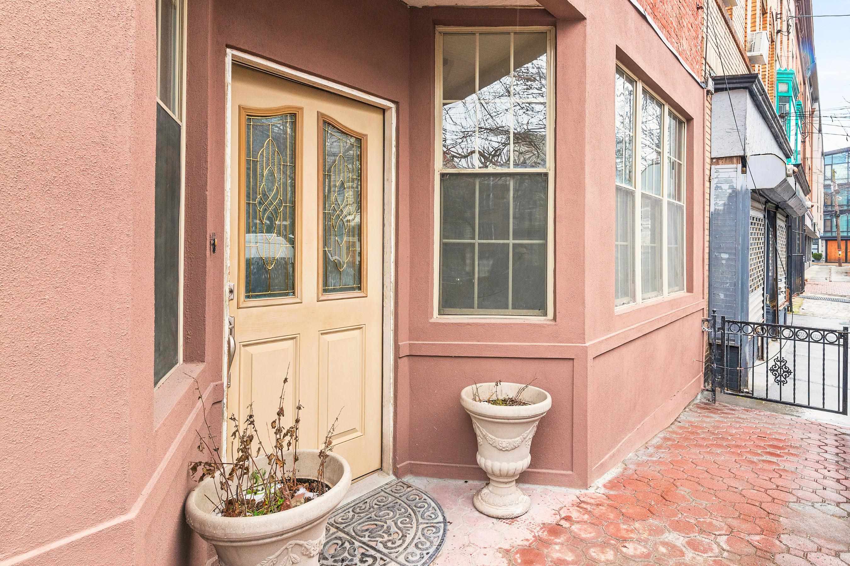 118 BRUNSWICK ST Unit: 1