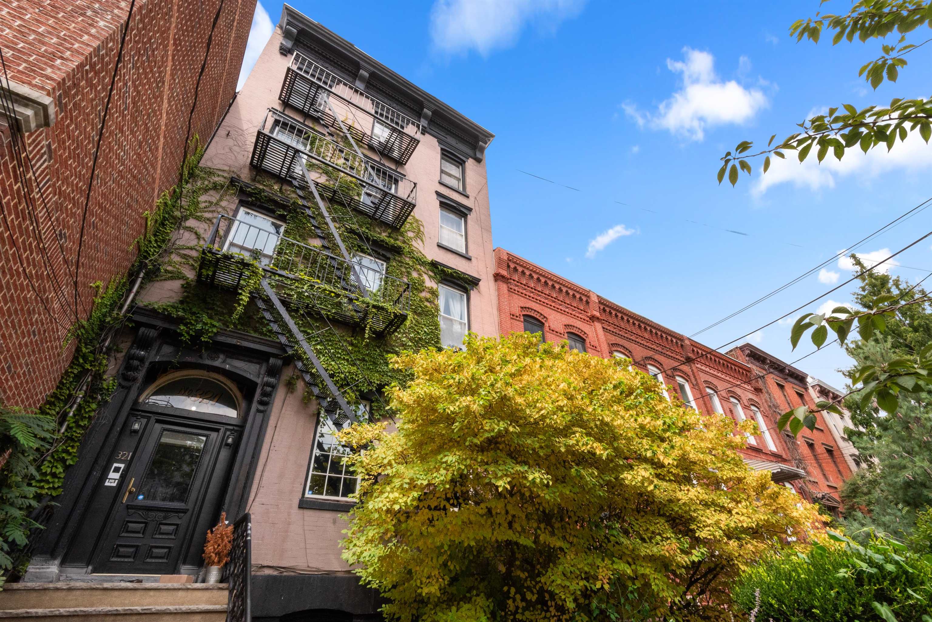 321 PACIFIC AVE Unit: 2