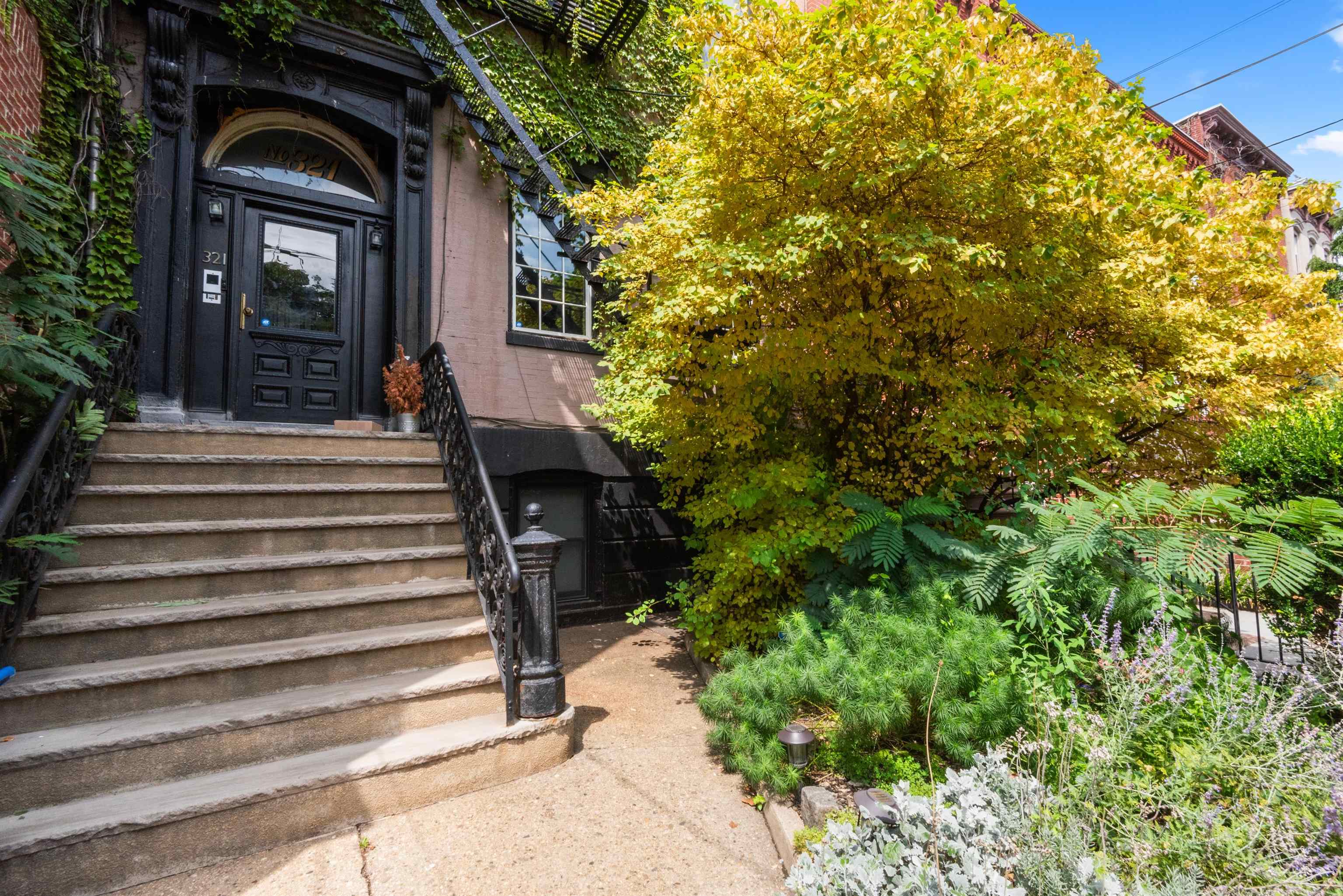 321 PACIFIC AVE Unit: 2