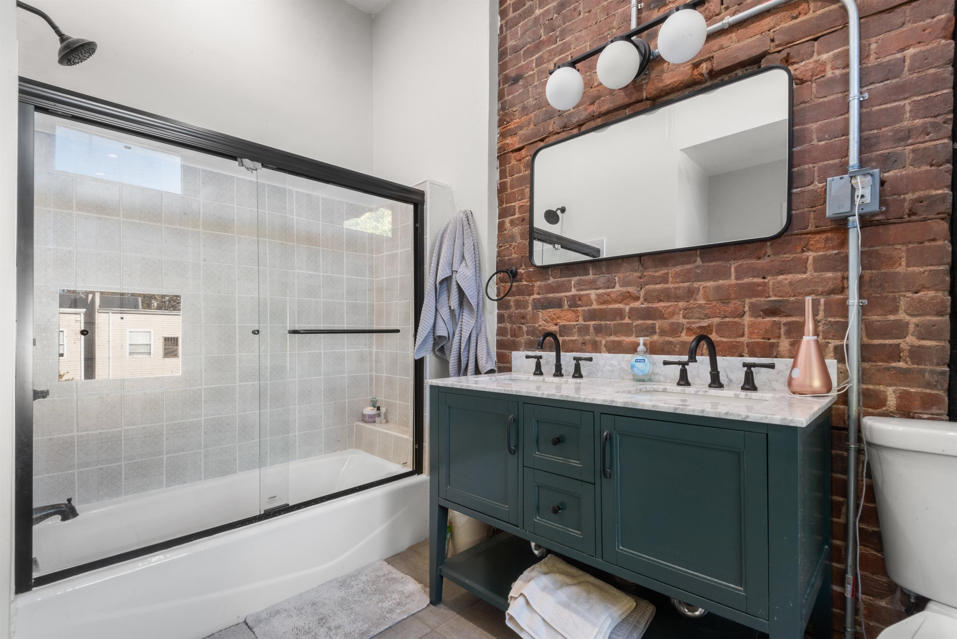 321 PACIFIC AVE Unit: 2