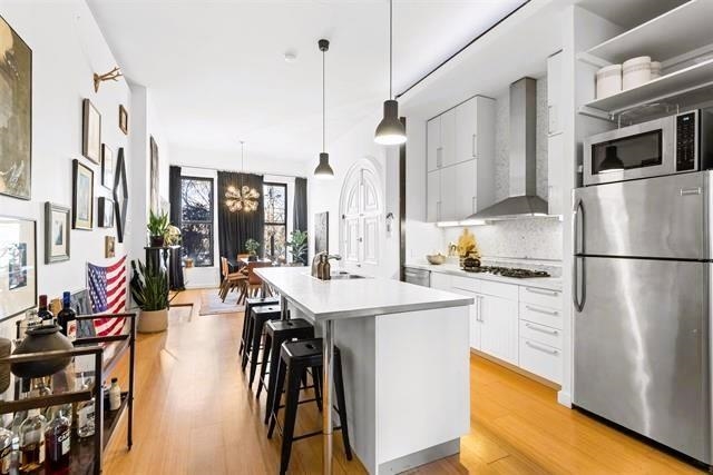 264 BARROW ST Unit: 1