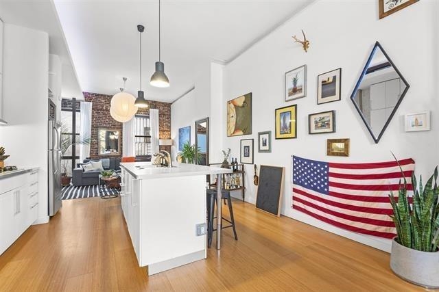 264 BARROW ST Unit: 1