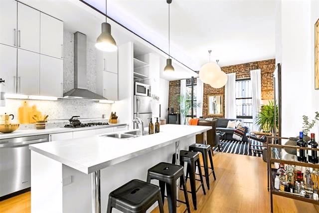 264 BARROW ST Unit: 1