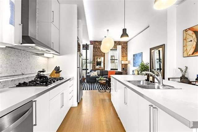 264 BARROW ST Unit: 1