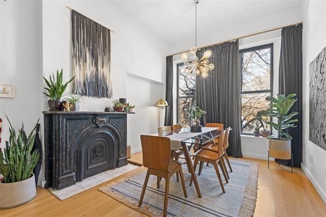 264 BARROW ST Unit: 1