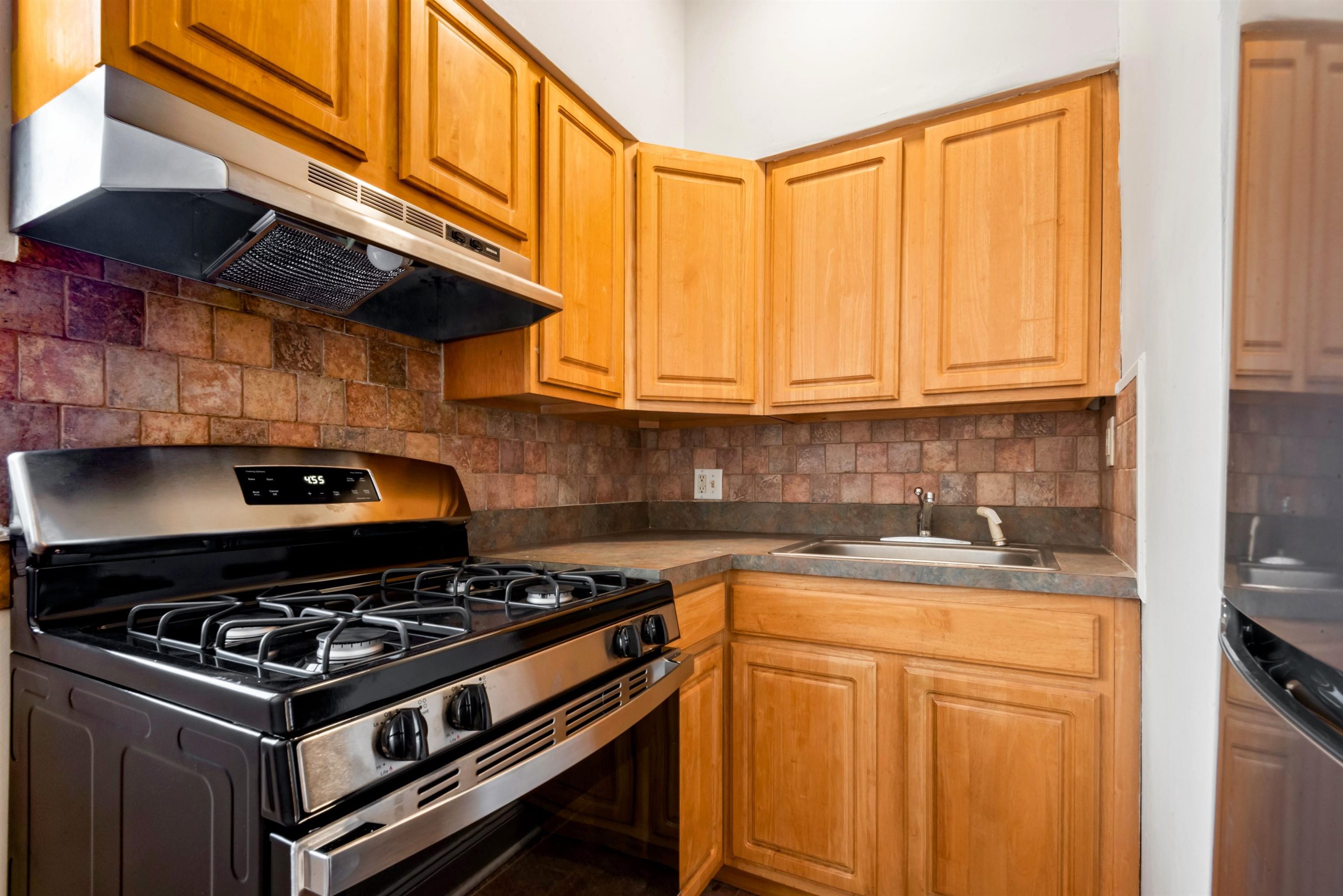 297 BARROW ST Unit: 32