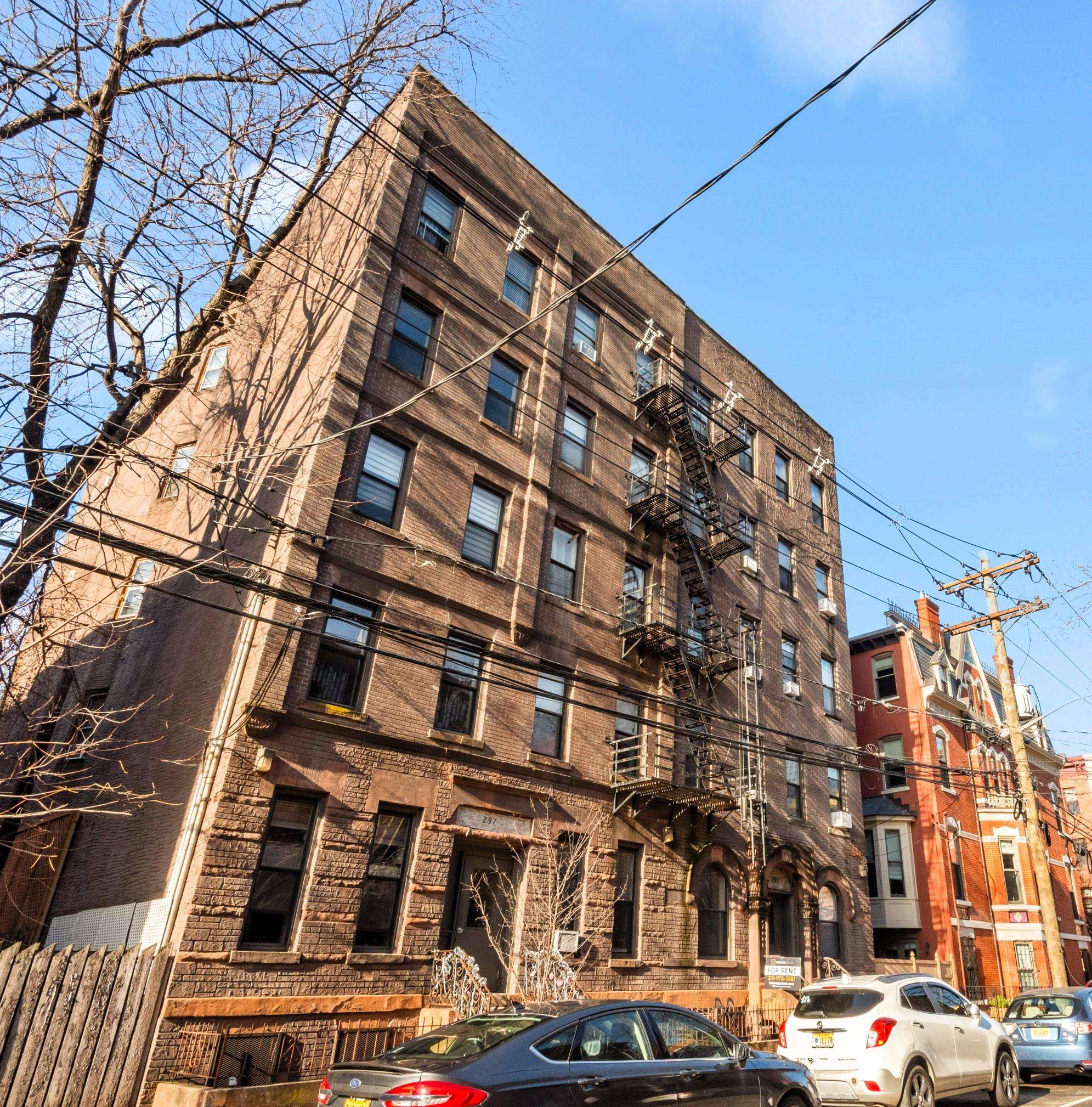 297 BARROW ST Unit: 32