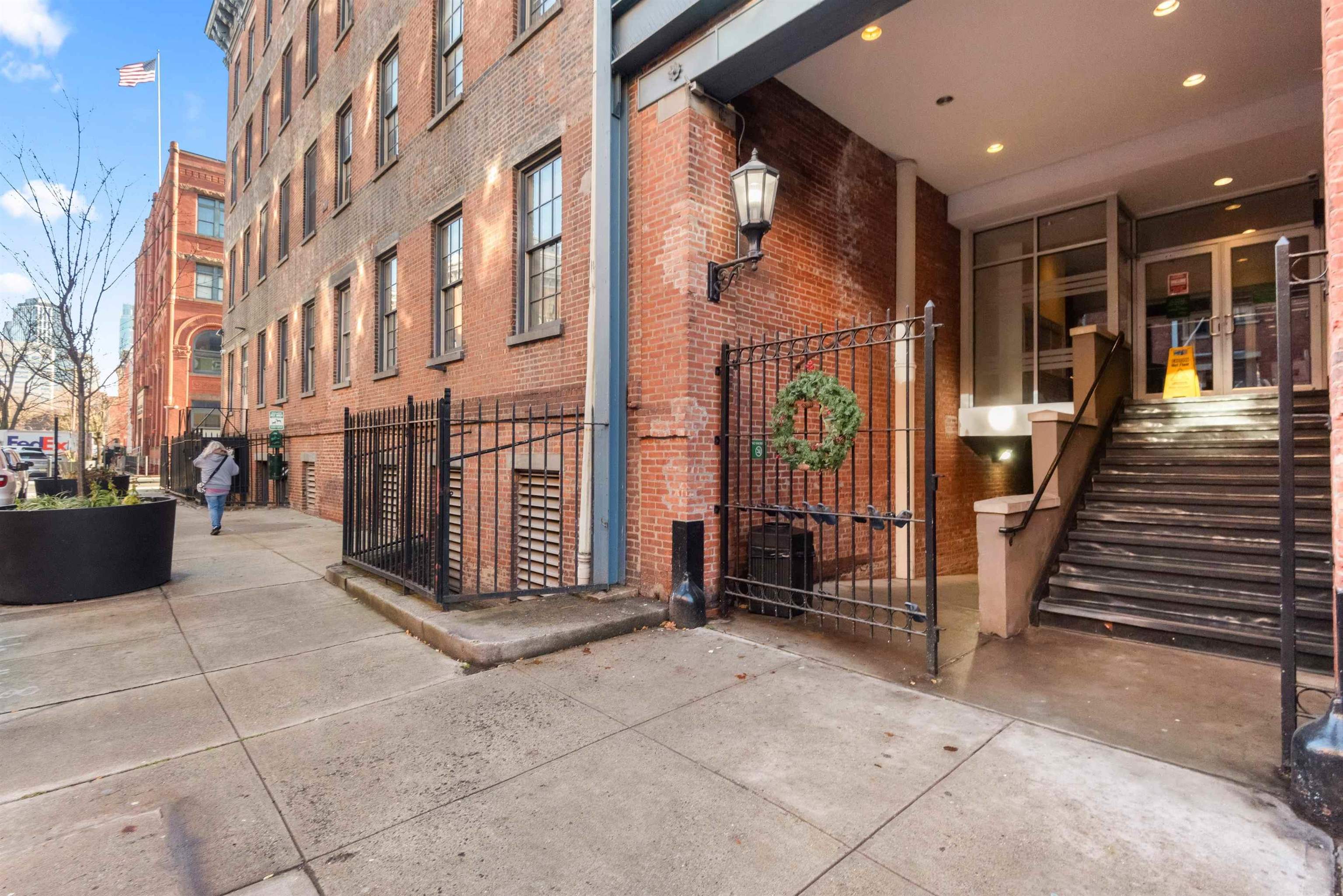 187 WAYNE ST Unit: 201C