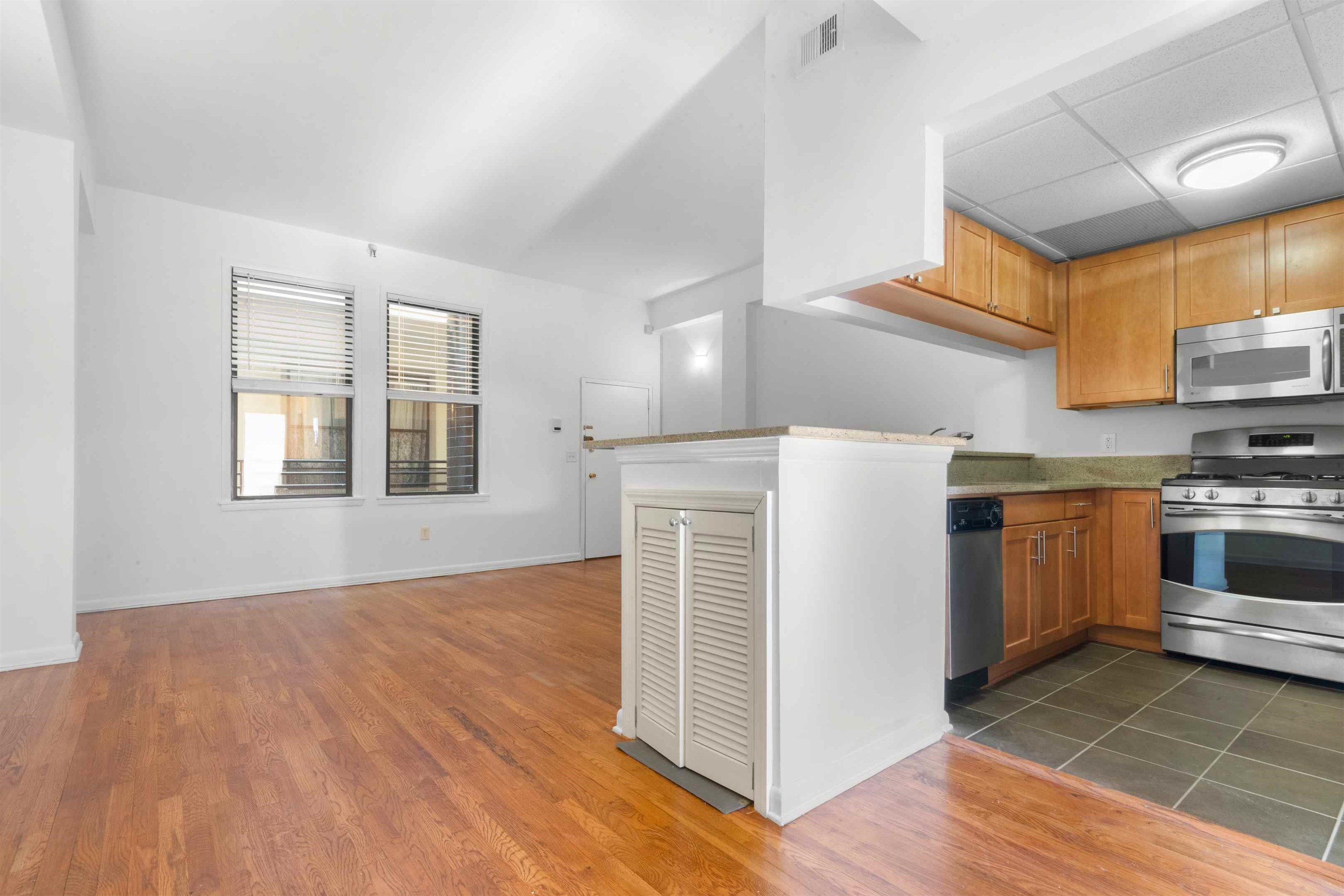 187 WAYNE ST Unit: 201C