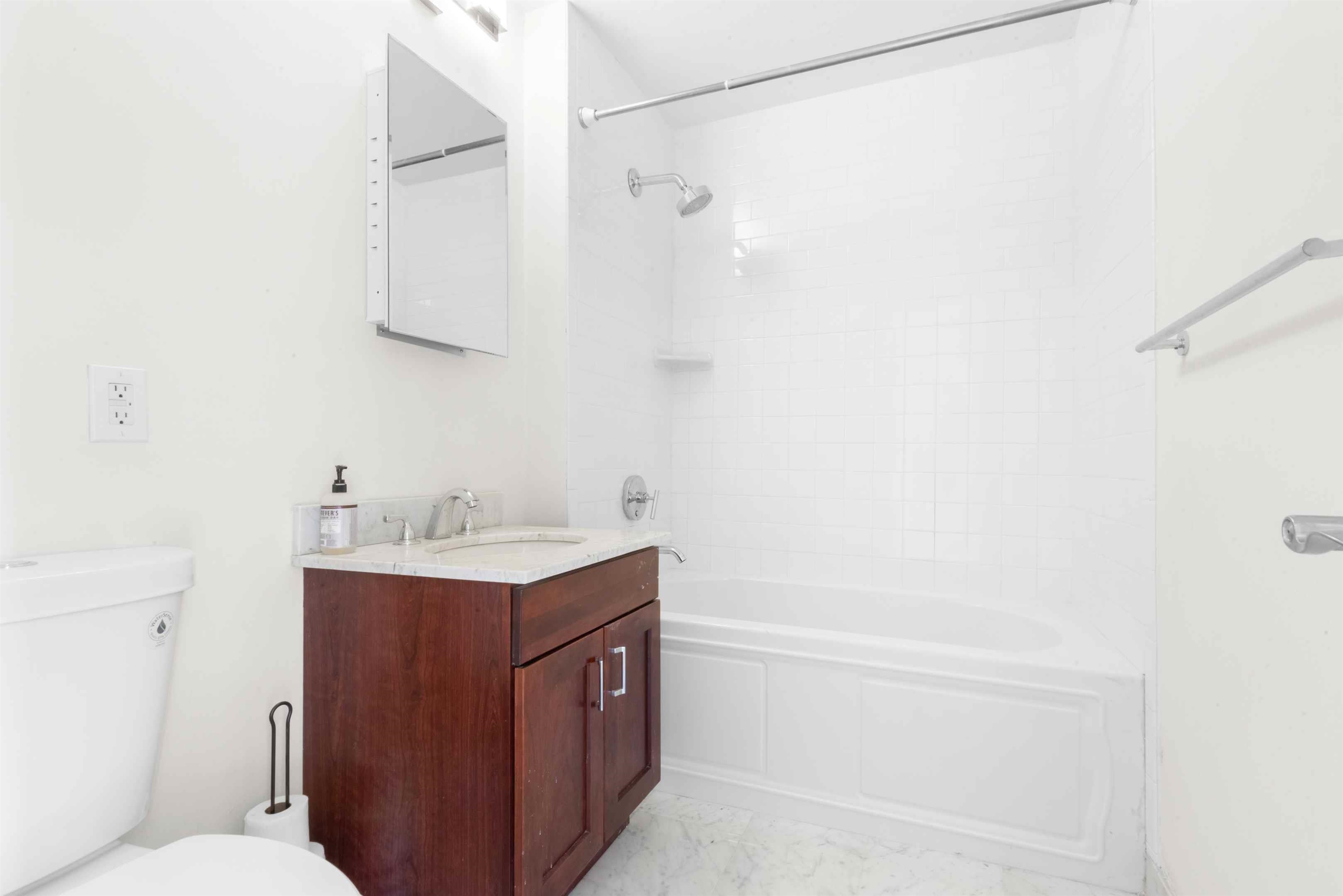 187 WAYNE ST Unit: 201C