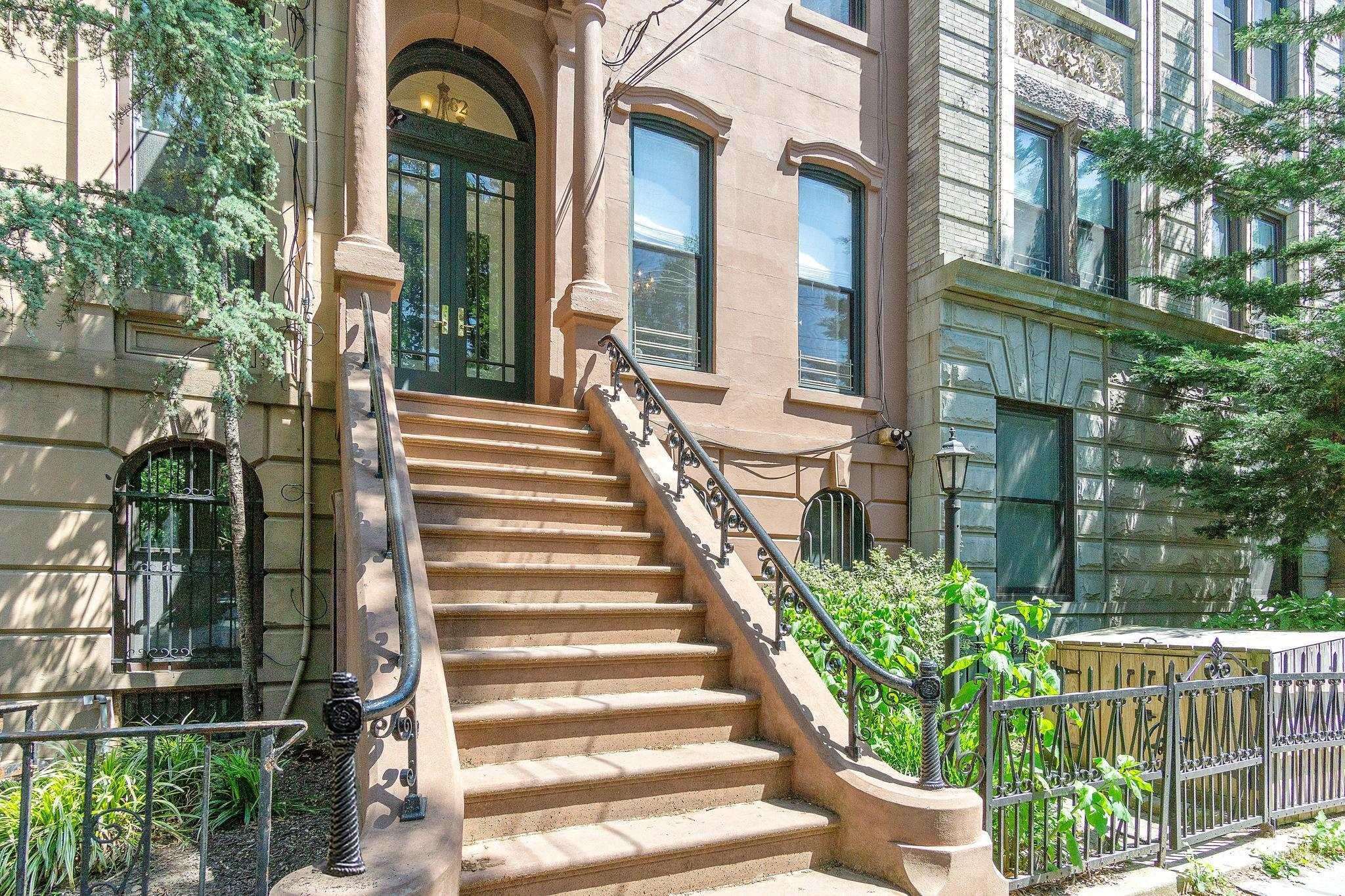 262 BARROW ST Unit: 2