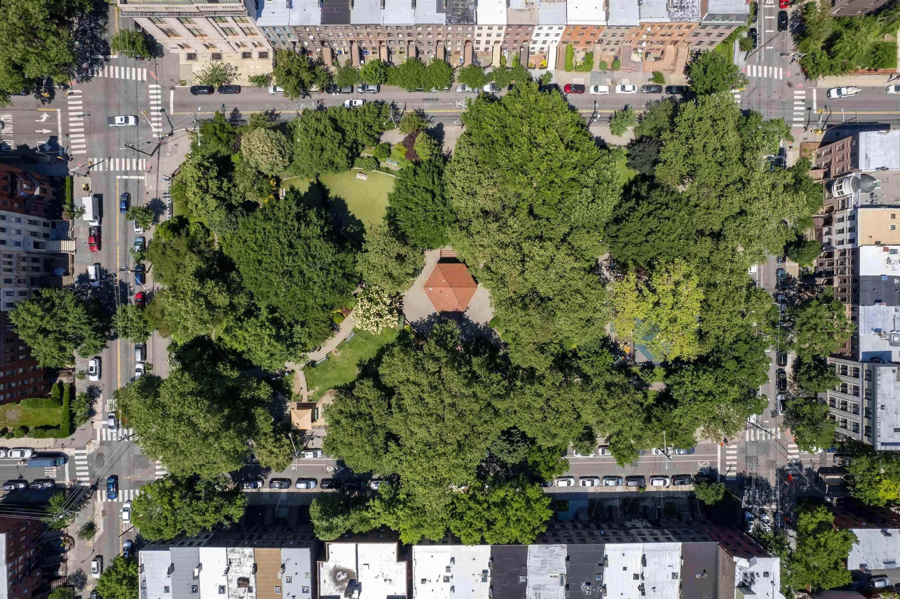 262 BARROW ST Unit: 2