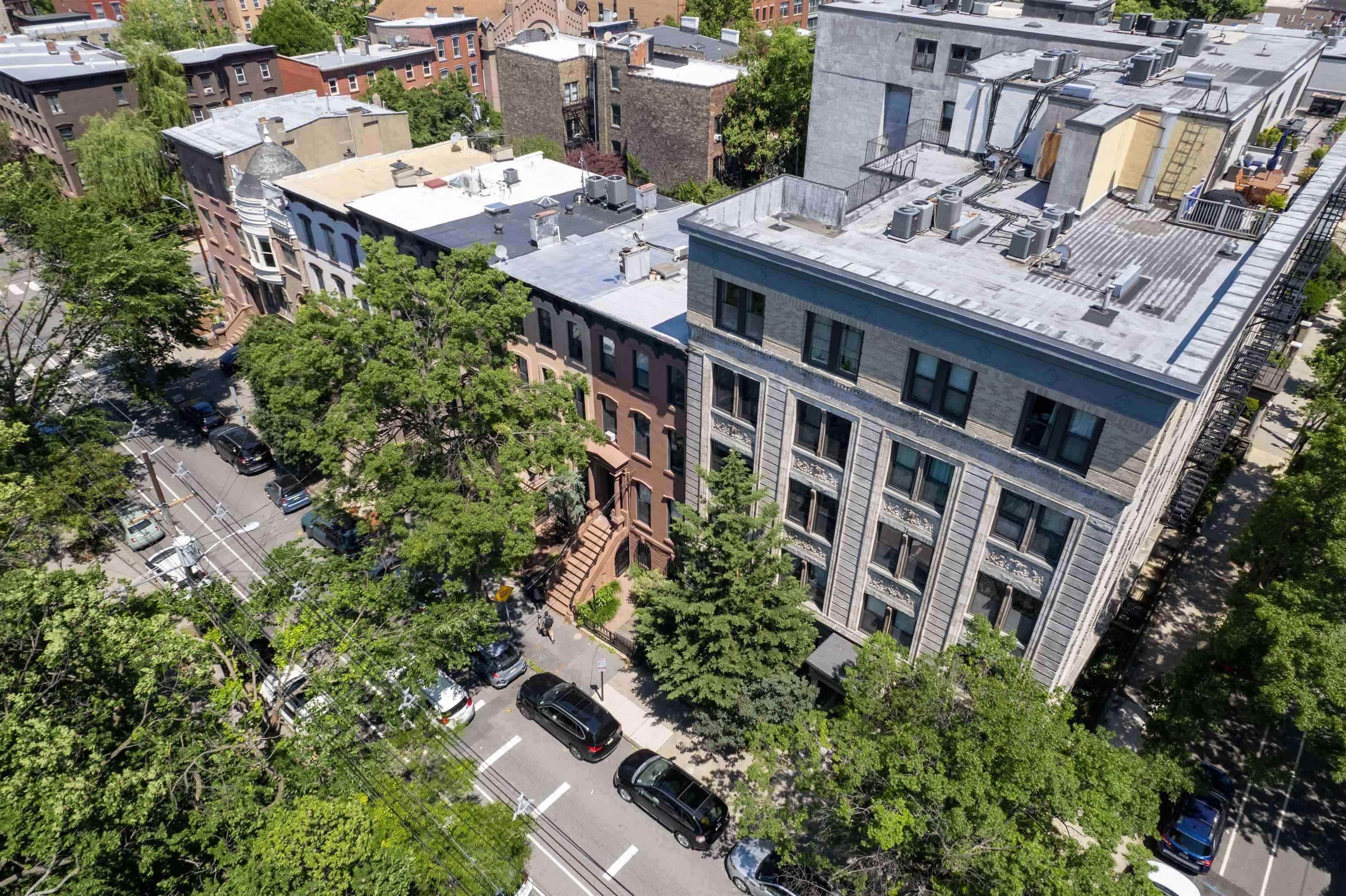 262 BARROW ST Unit: 2