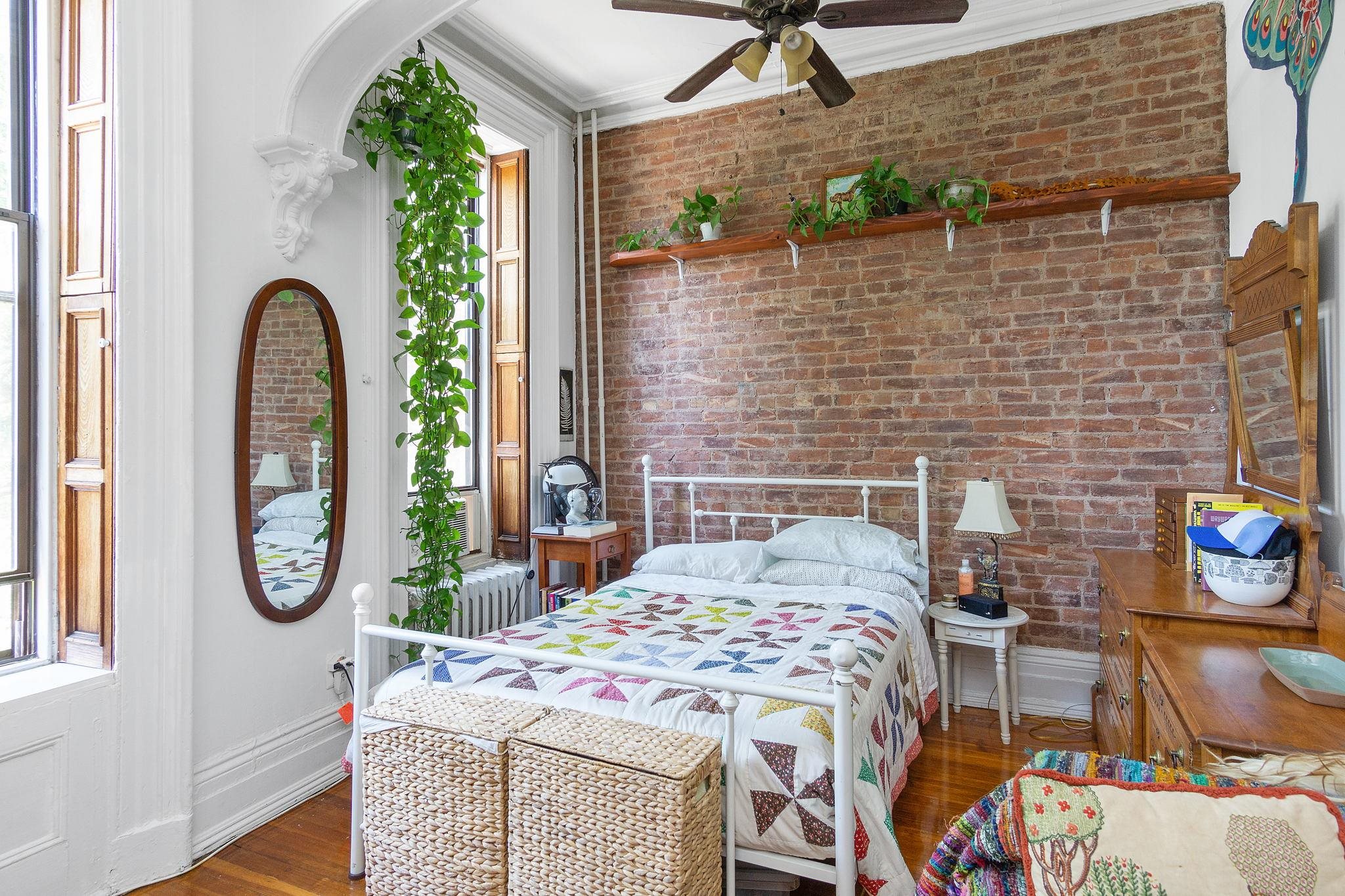 262 BARROW ST Unit: 2