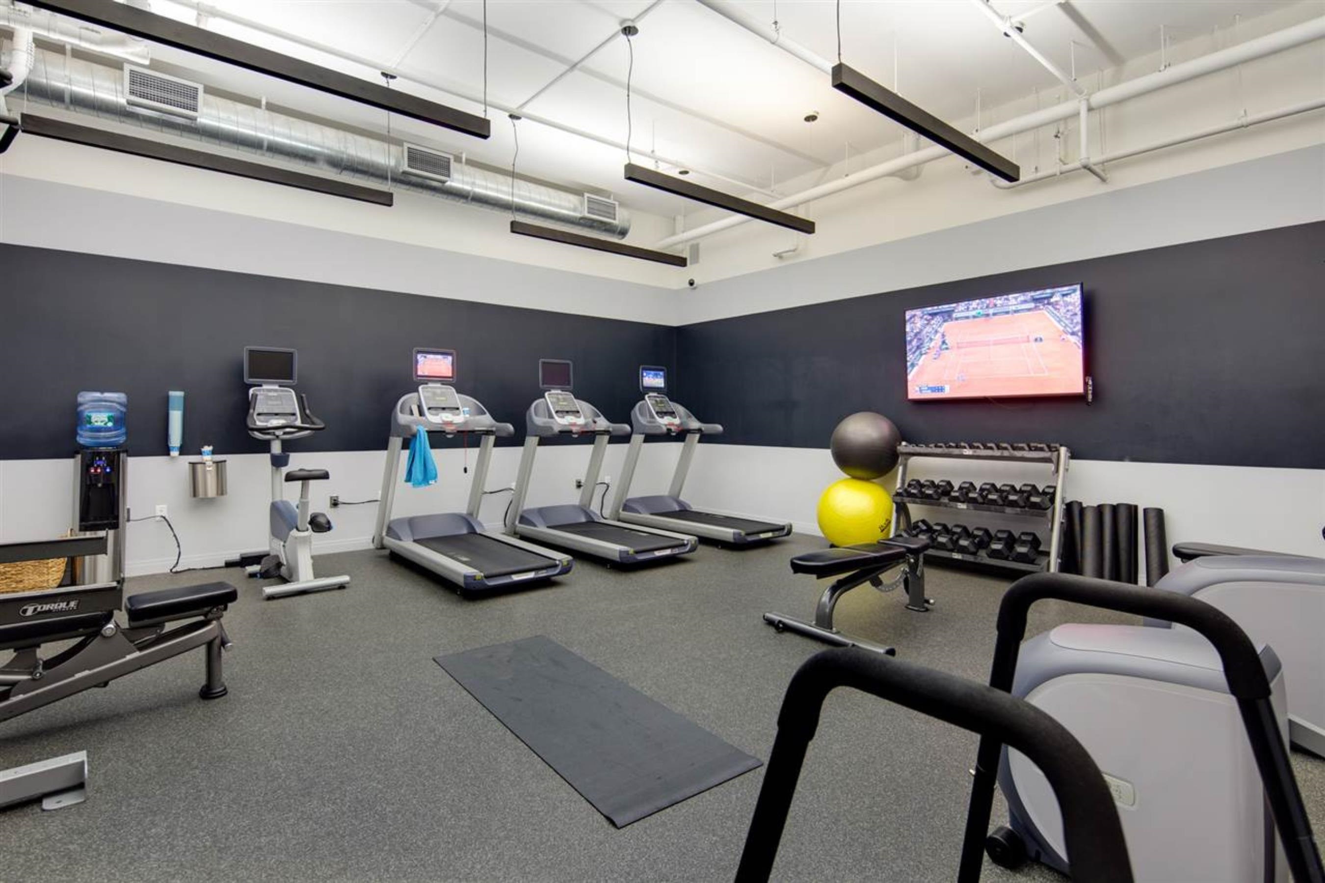 160 1ST ST Unit: 401