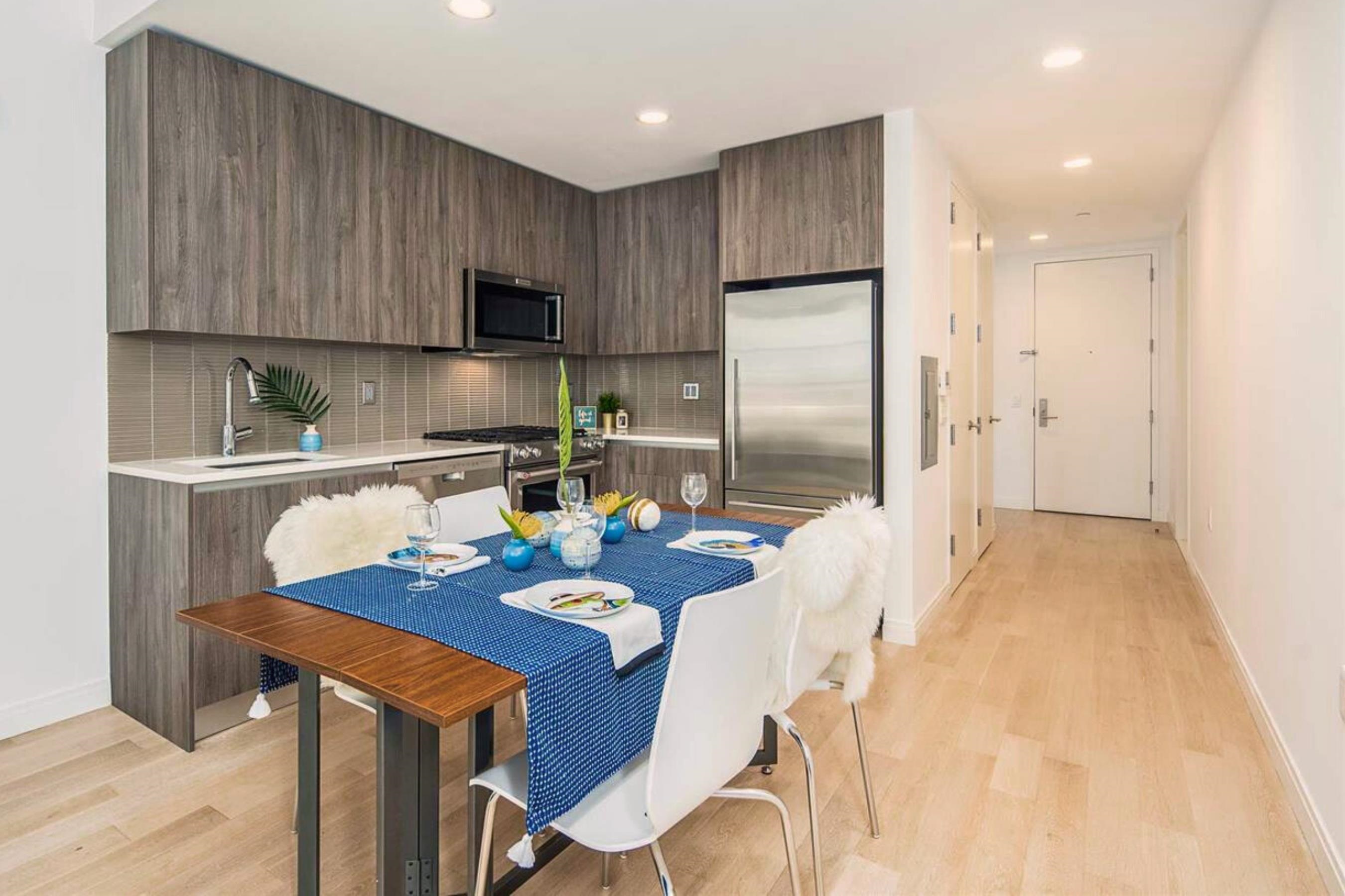 160 1ST ST Unit: 401