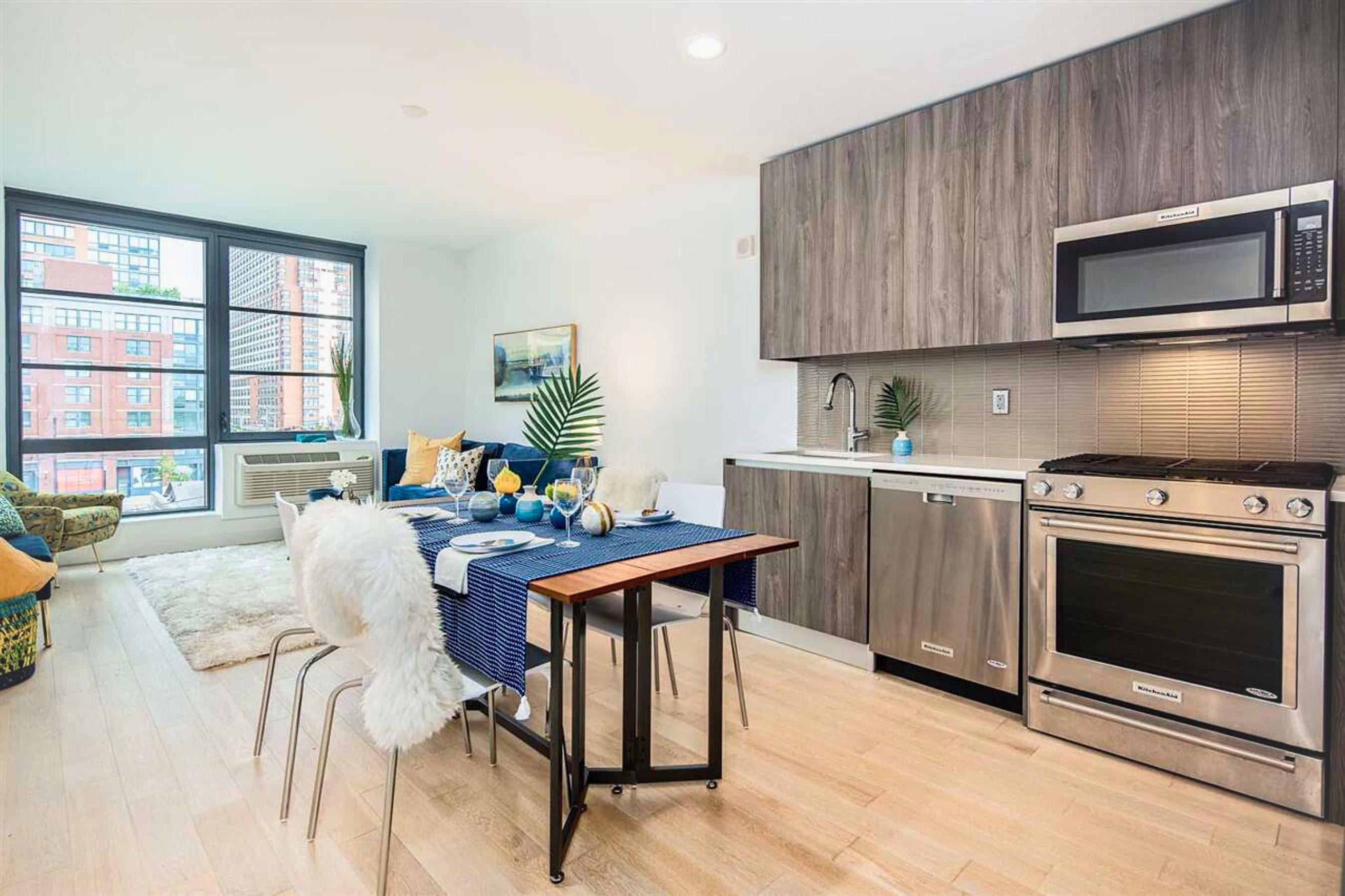 160 1ST ST Unit: 401