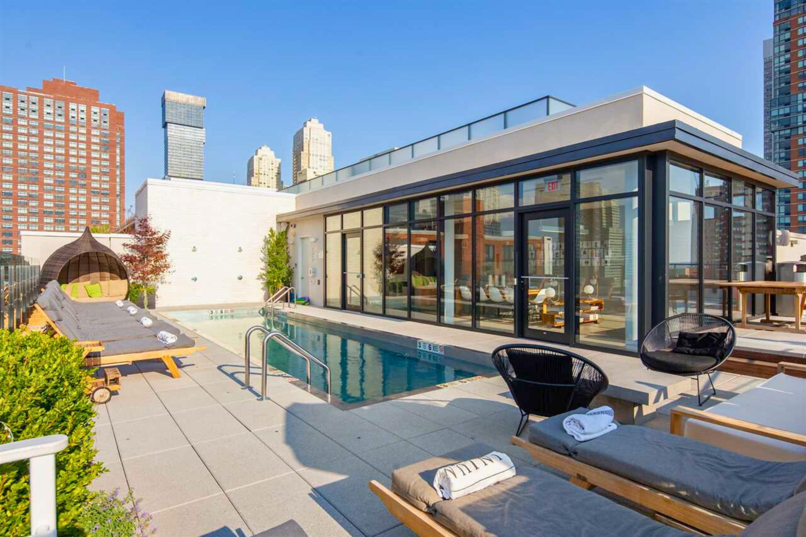 160 1ST ST Unit: 401