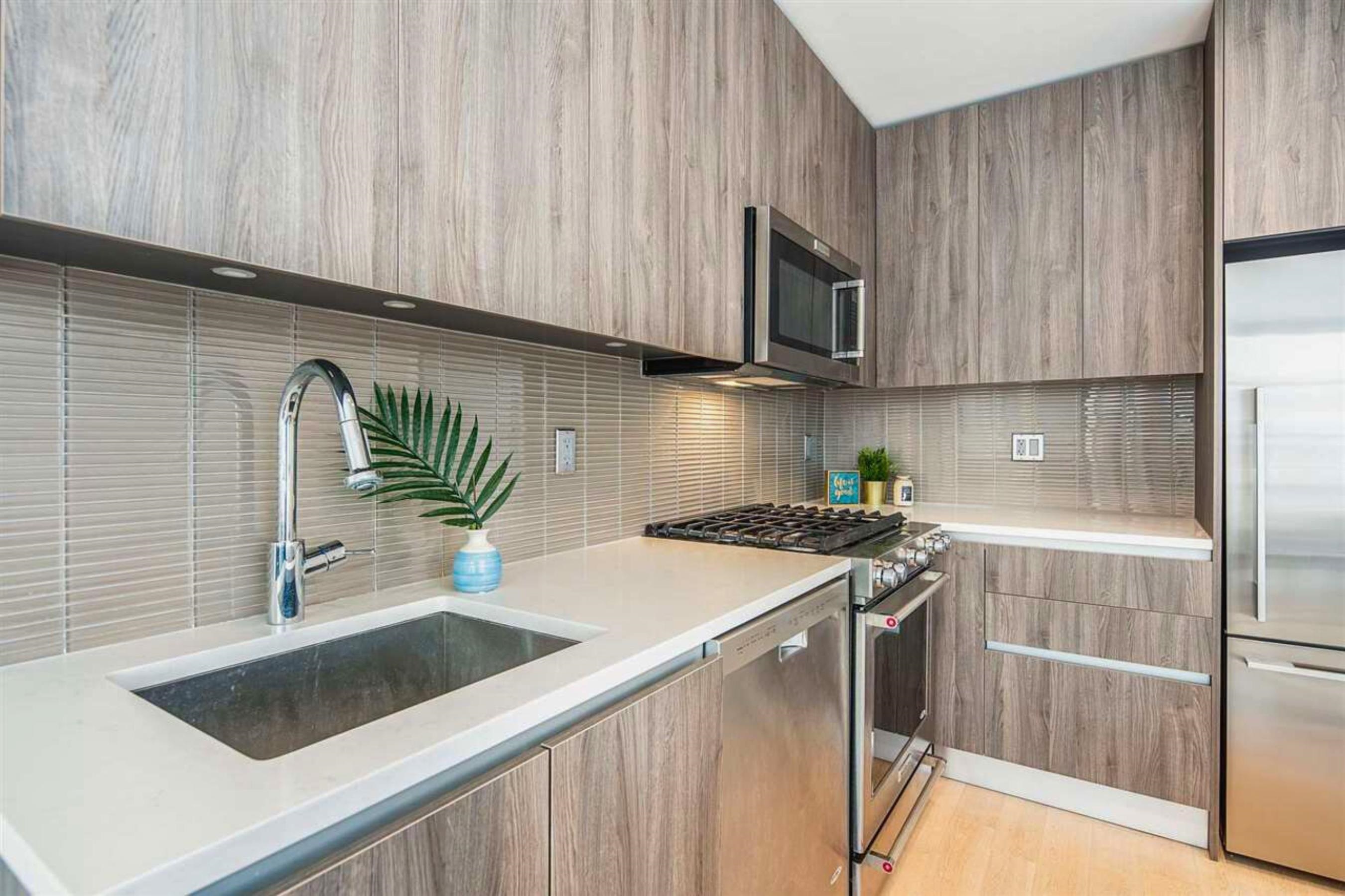 160 1ST ST Unit: 401