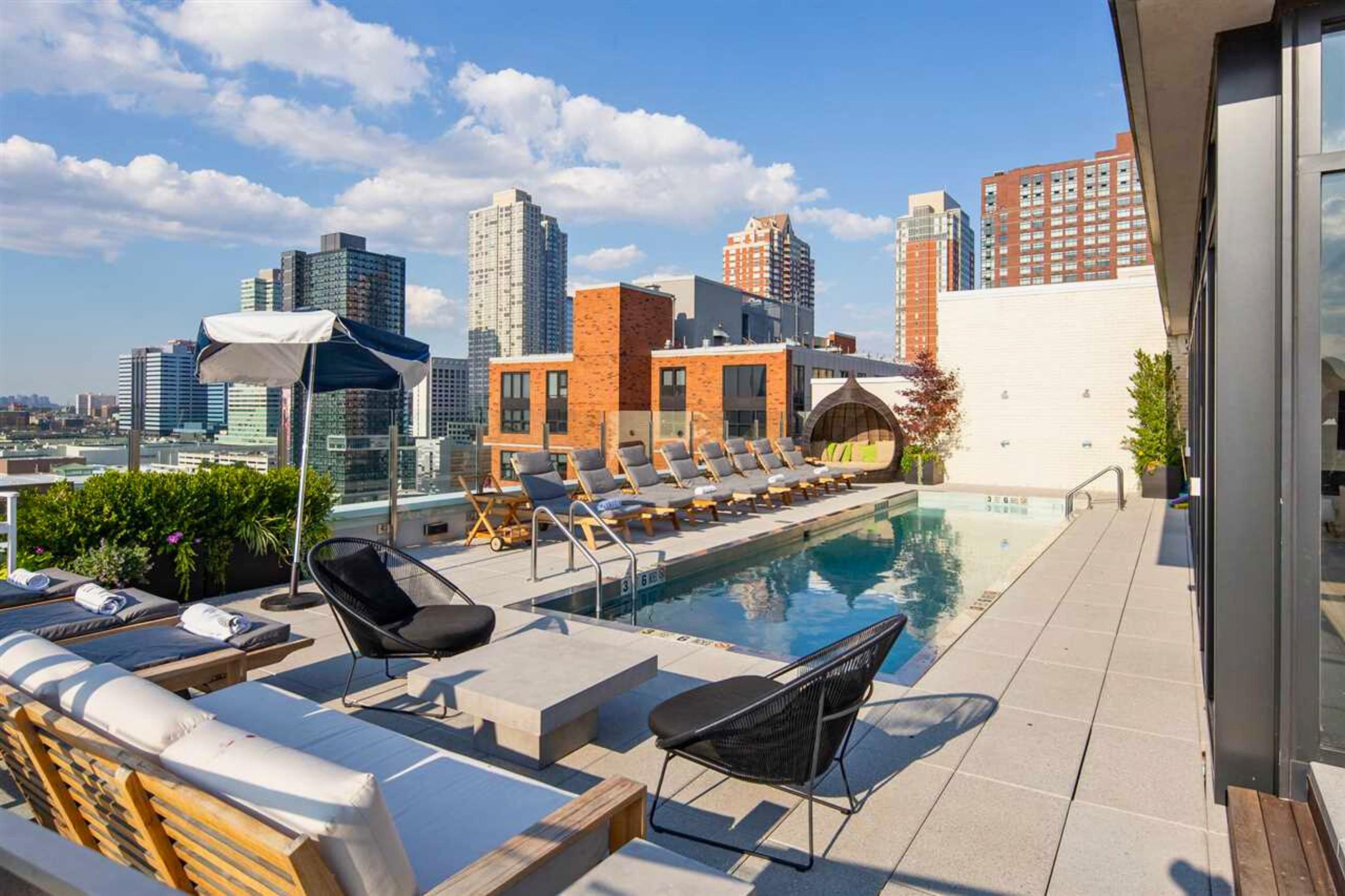 160 1ST ST Unit: 401