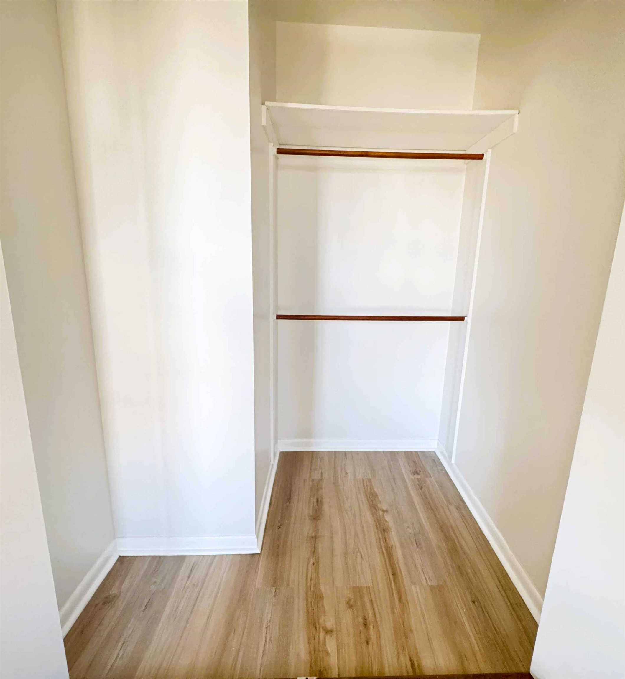 496 PAVONIA AVE Unit: B4