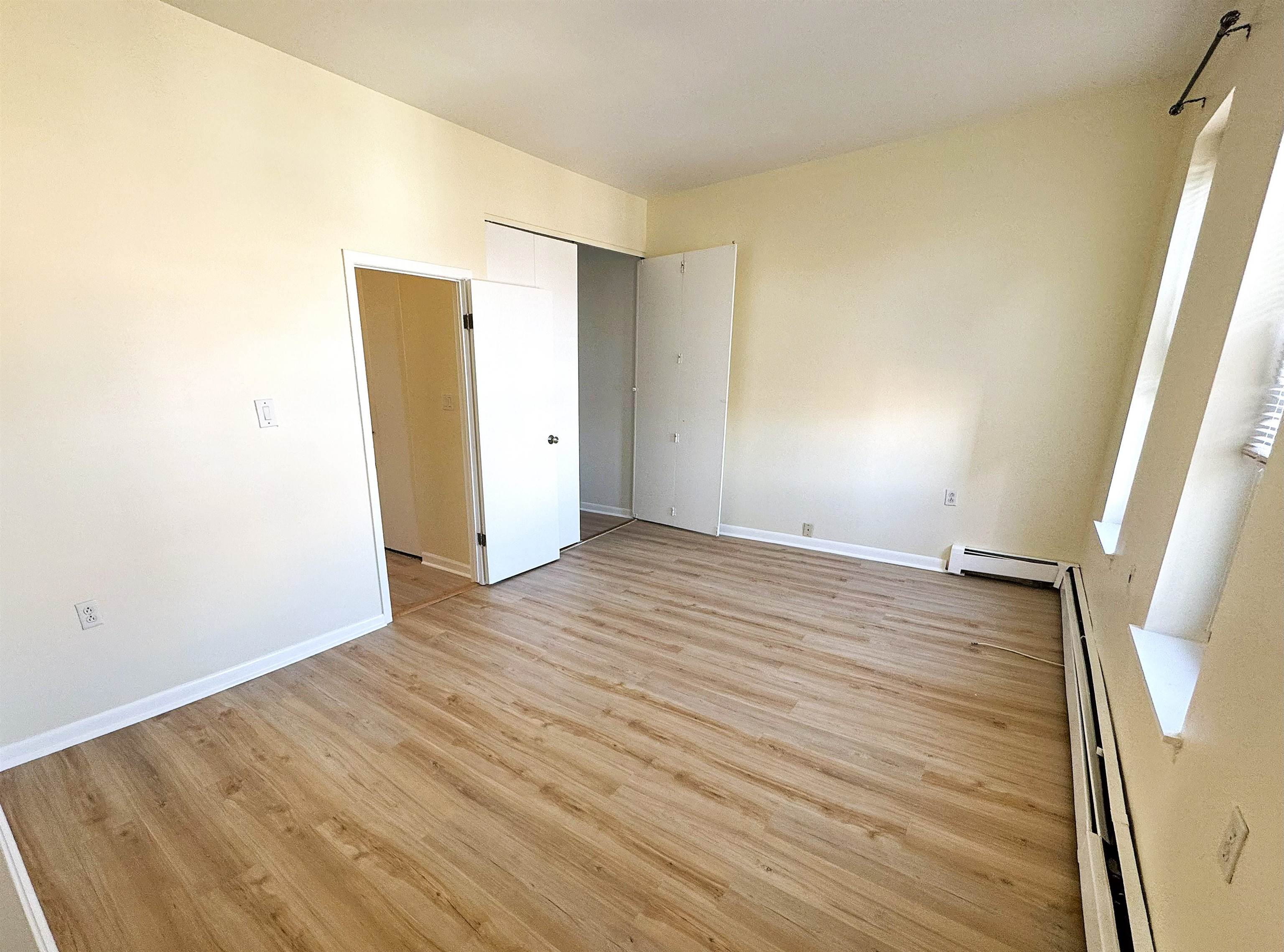 496 PAVONIA AVE Unit: B4