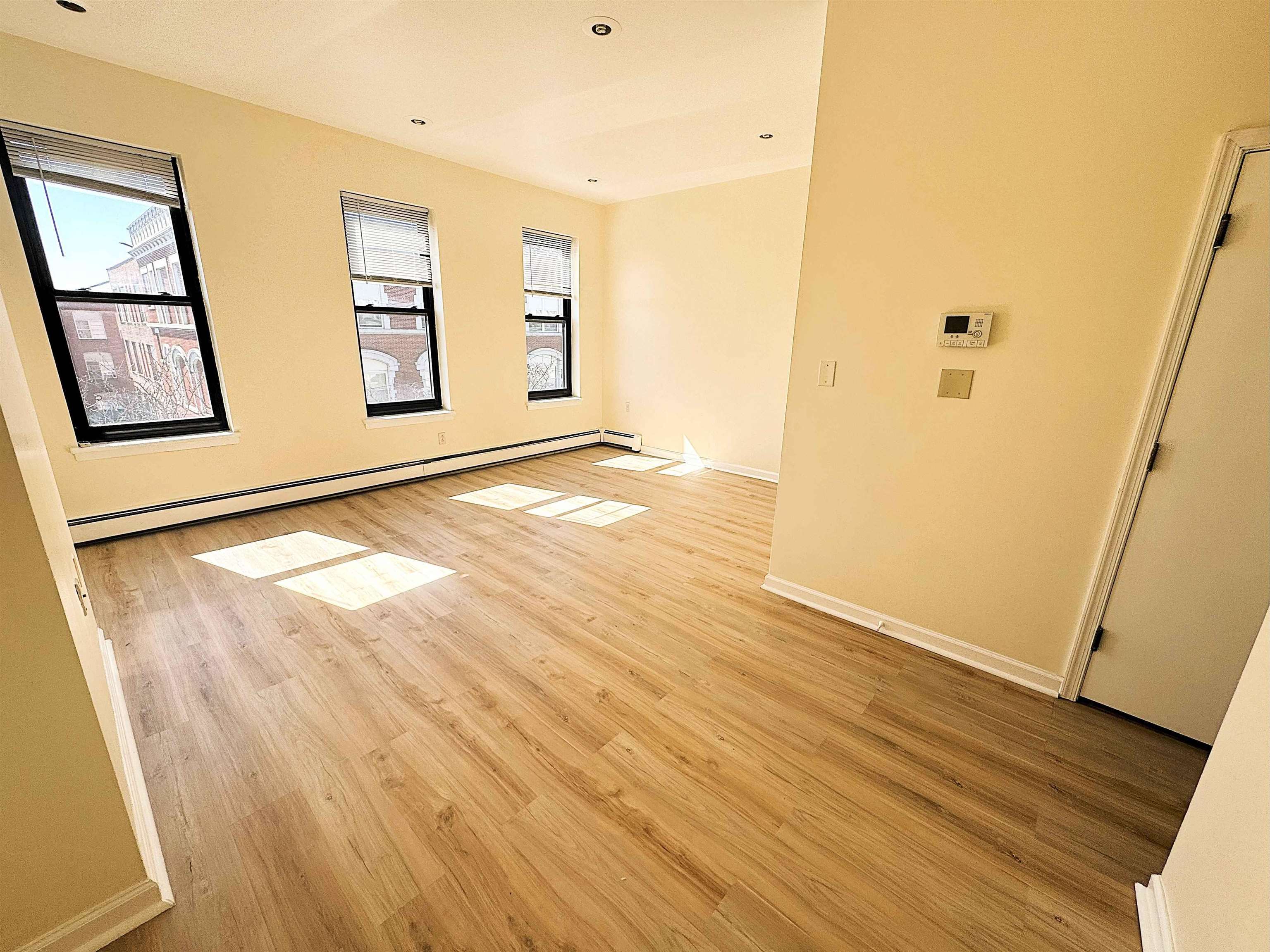 496 PAVONIA AVE Unit: B4