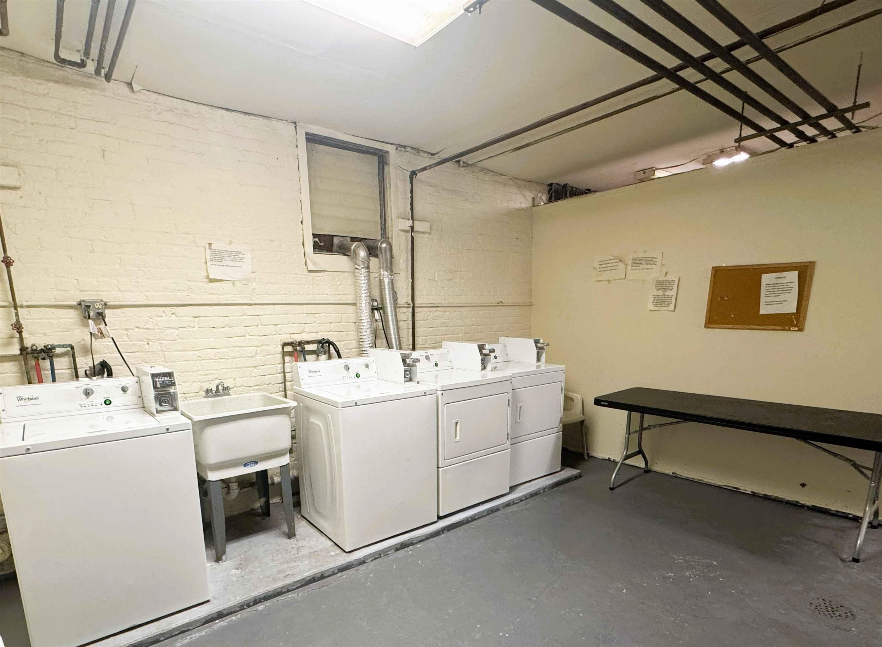 496 PAVONIA AVE Unit: B4