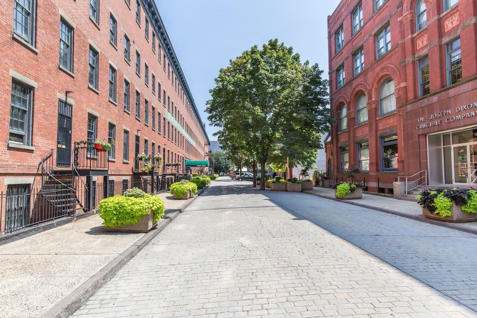 341 MONMOUTH ST Unit: 306D