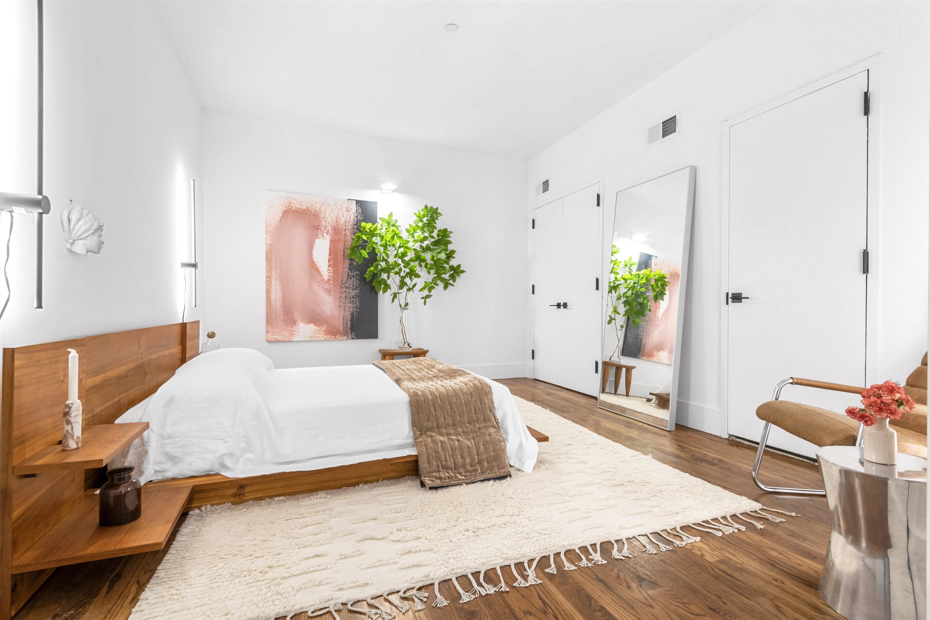 380 MONTGOMERY ST Unit: 214