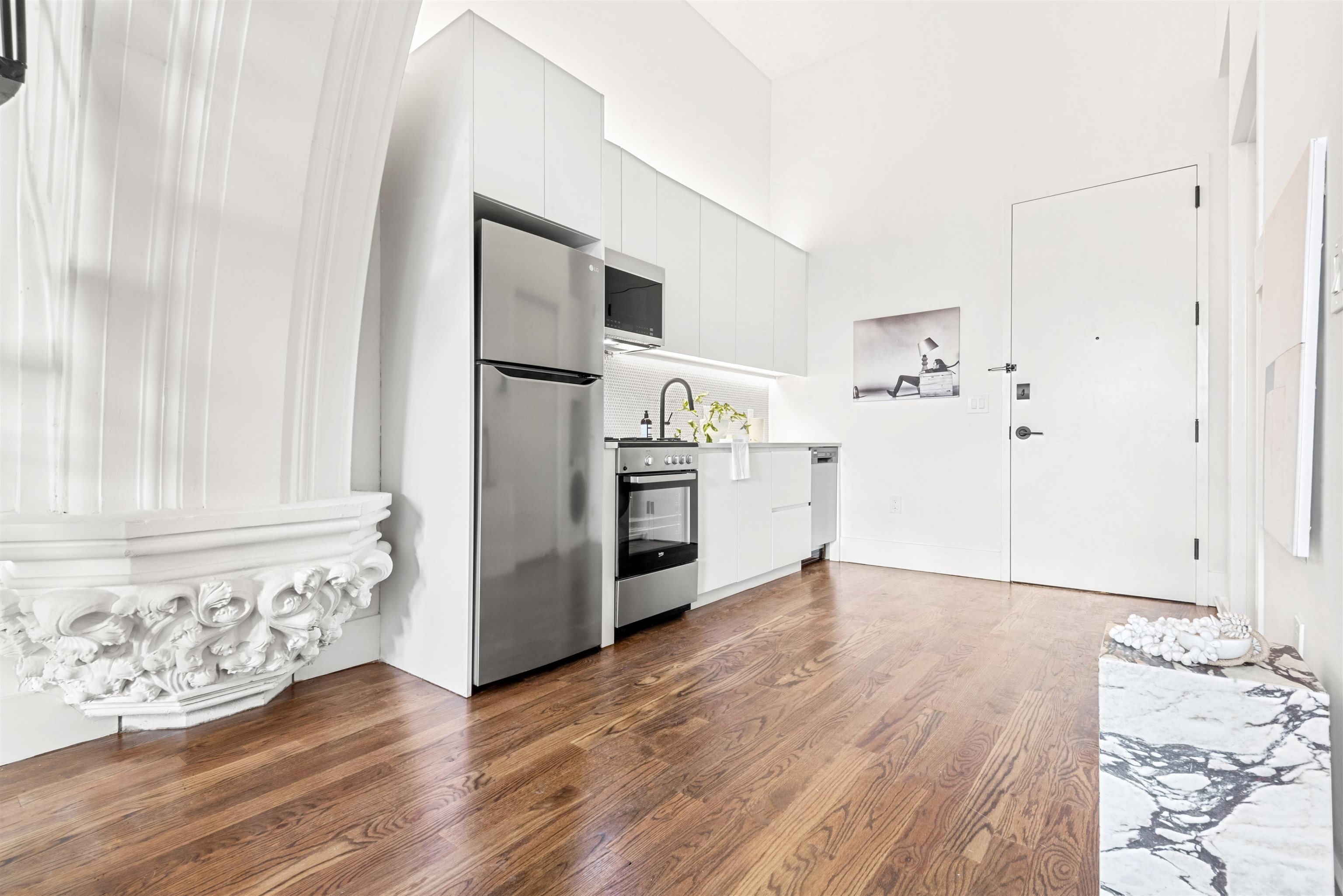 380 MONTGOMERY ST Unit: 214