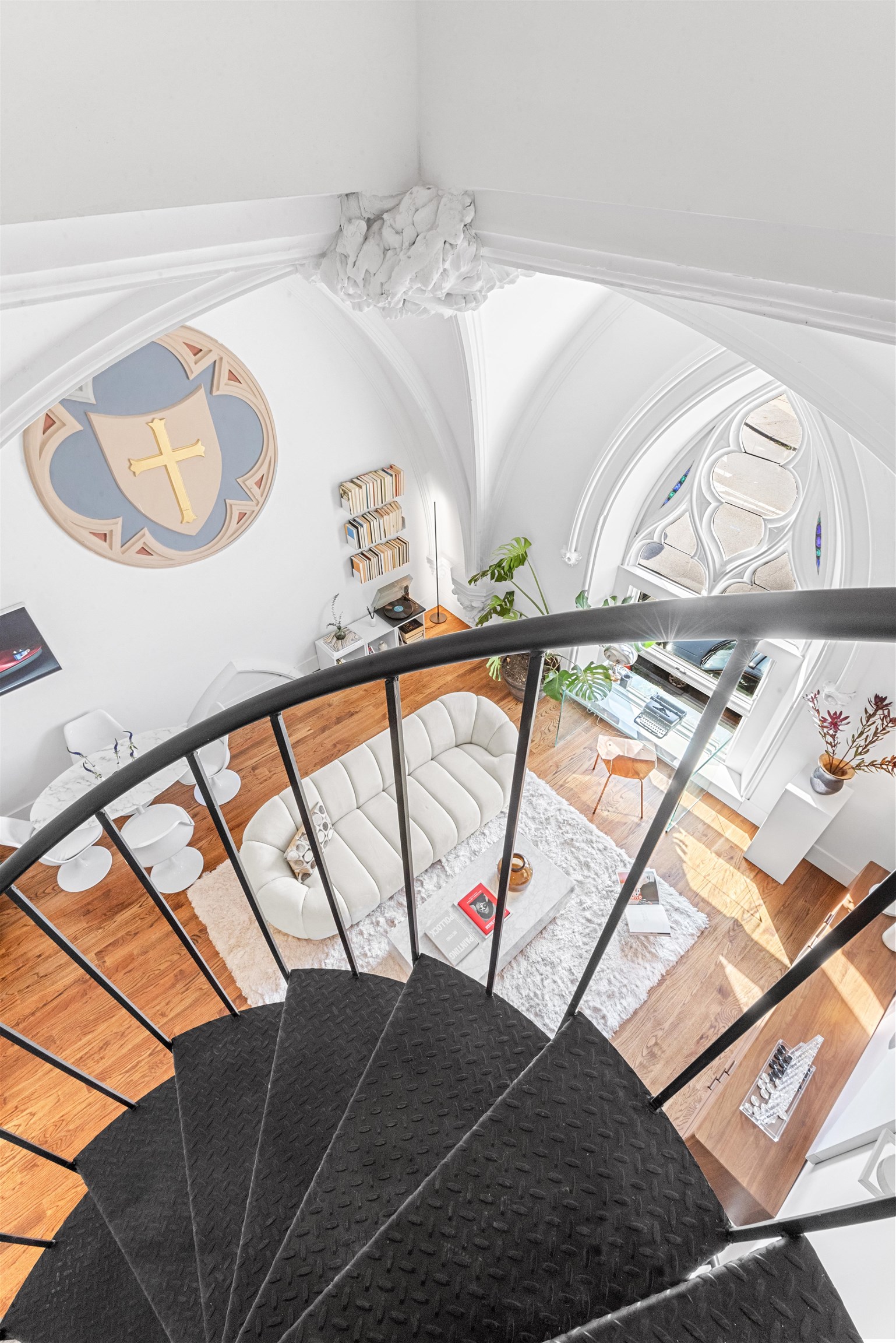 380 MONTGOMERY ST Unit: 214