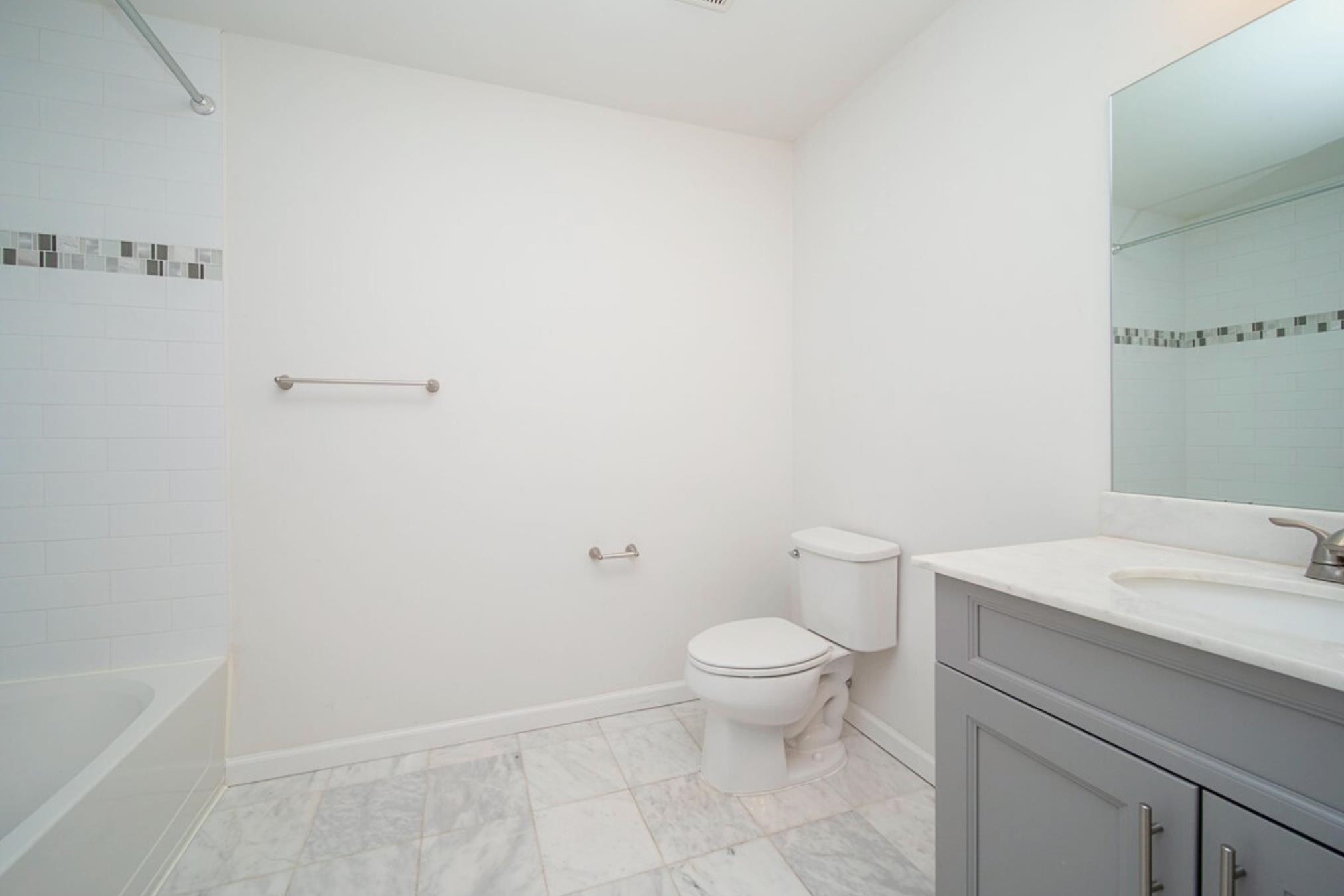 850 NEWARK AVE Unit: 4D