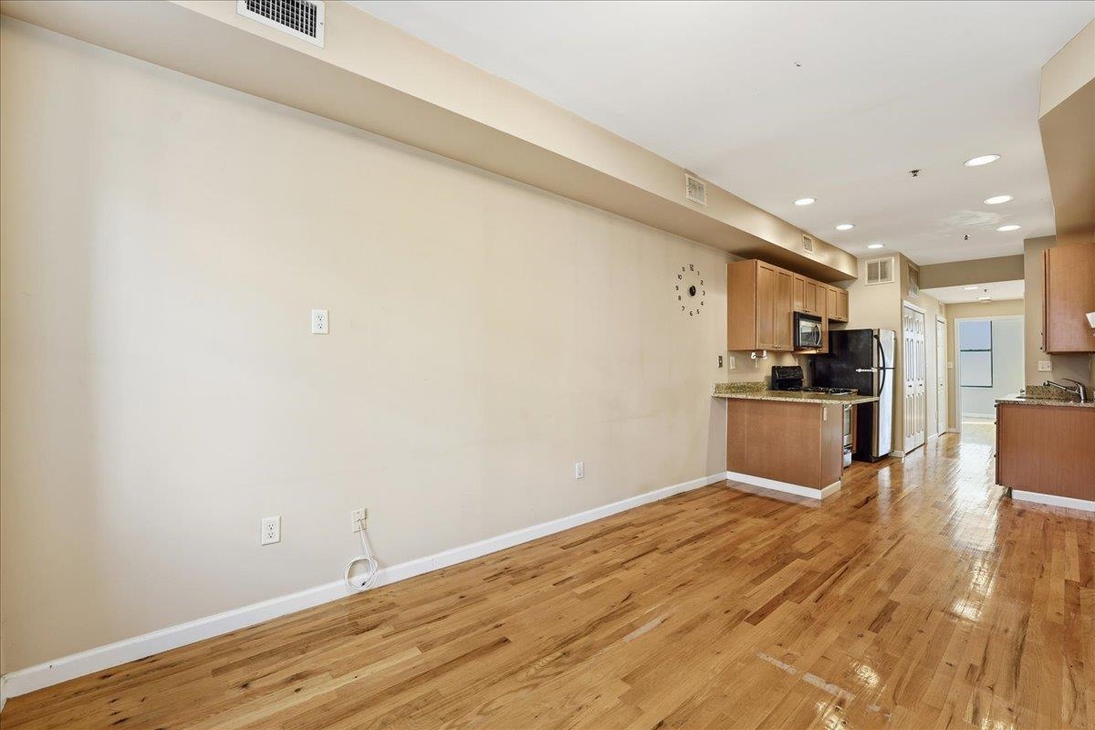 129 WILLOW AVE Unit: 3L