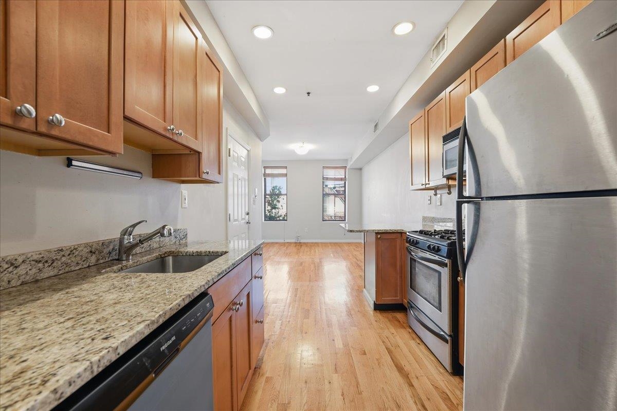 129 WILLOW AVE Unit: 3L