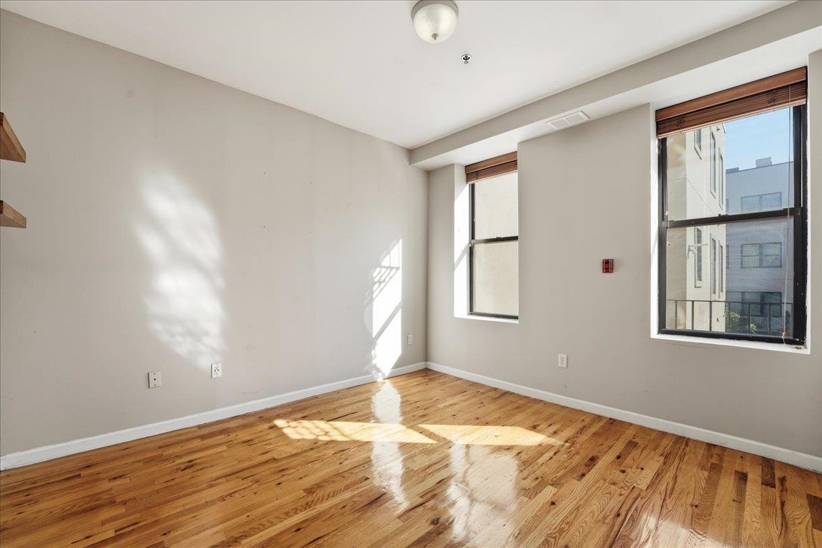 129 WILLOW AVE Unit: 3L