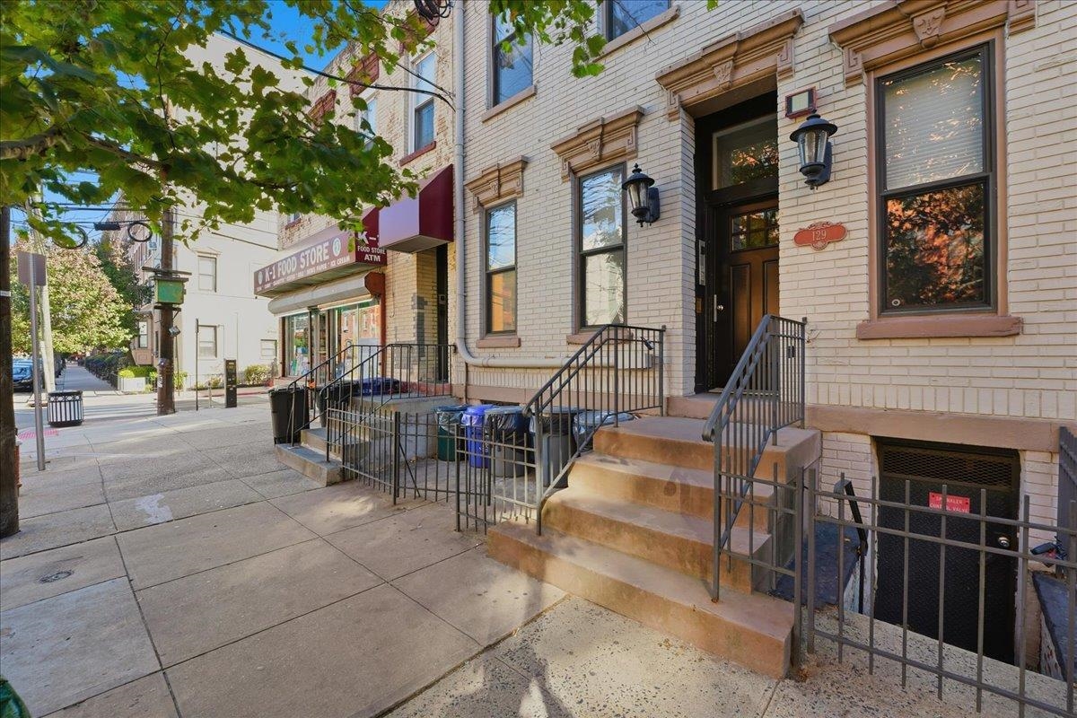 129 WILLOW AVE Unit: 3L