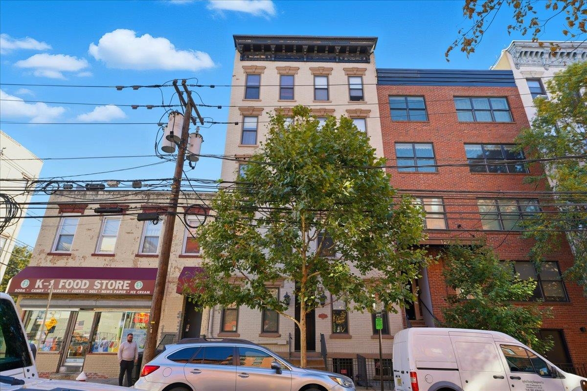 129 WILLOW AVE Unit: 3L