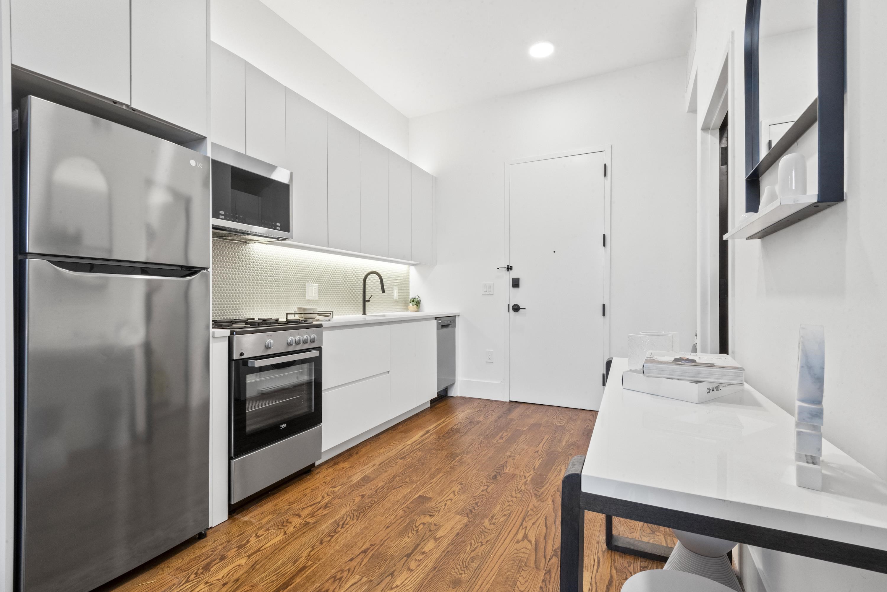 380 MONTGOMERY ST Unit: 2107