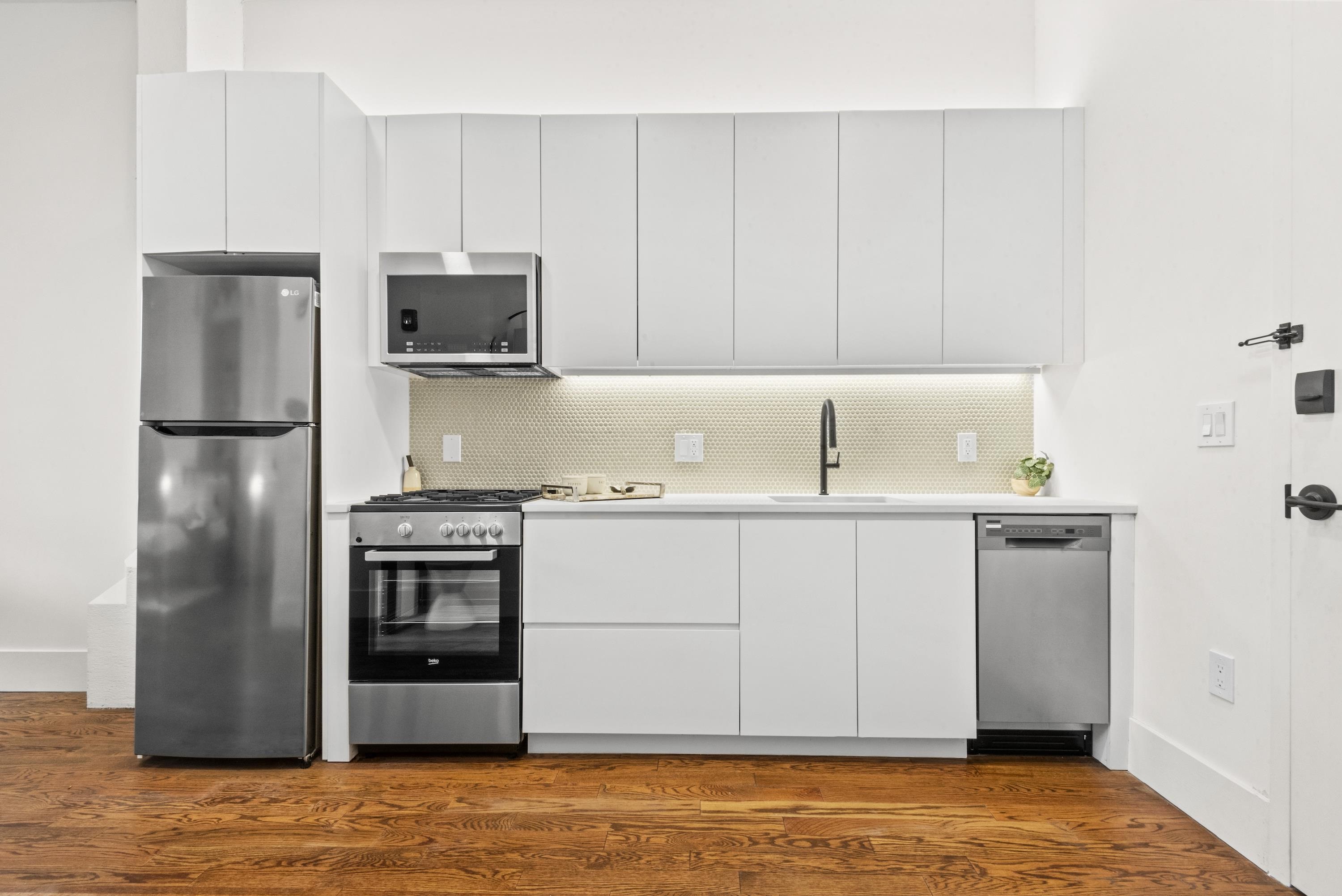 380 MONTGOMERY ST Unit: 2107