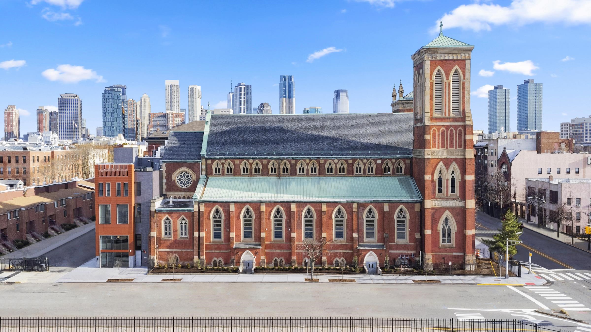 380 MONTGOMERY ST Unit: 2170