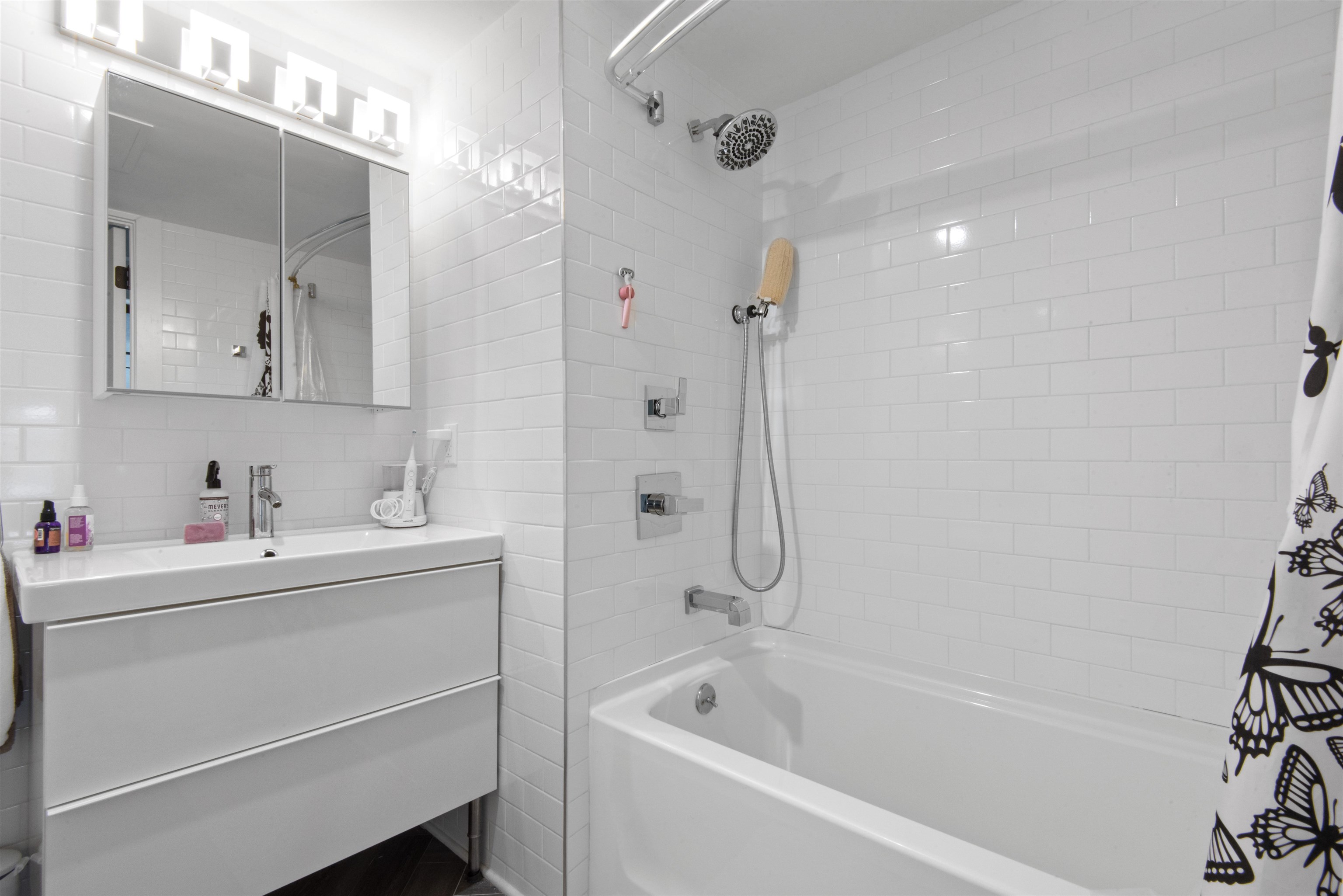 142 CHARLES ST Unit: 3C