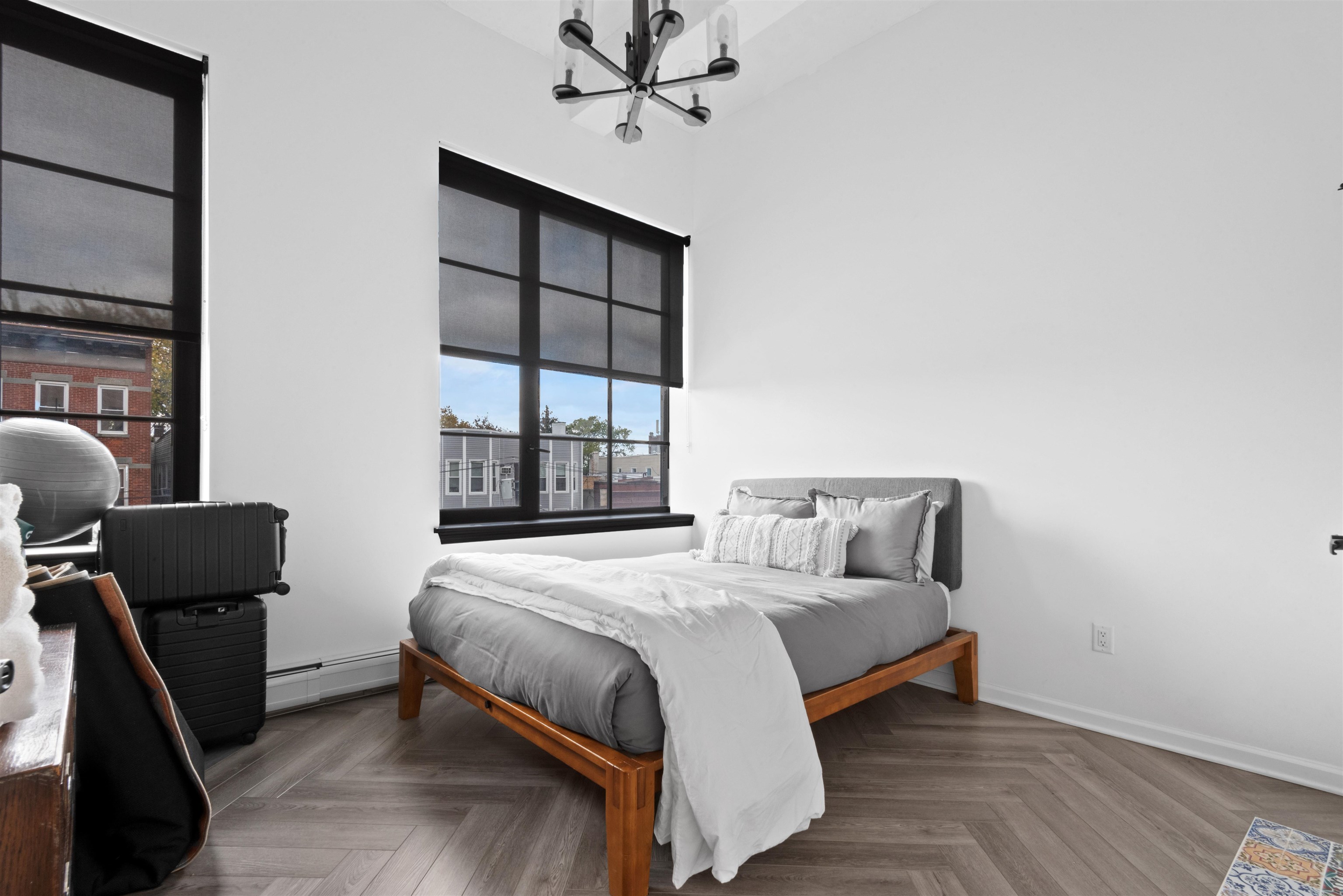 142 CHARLES ST Unit: 3C