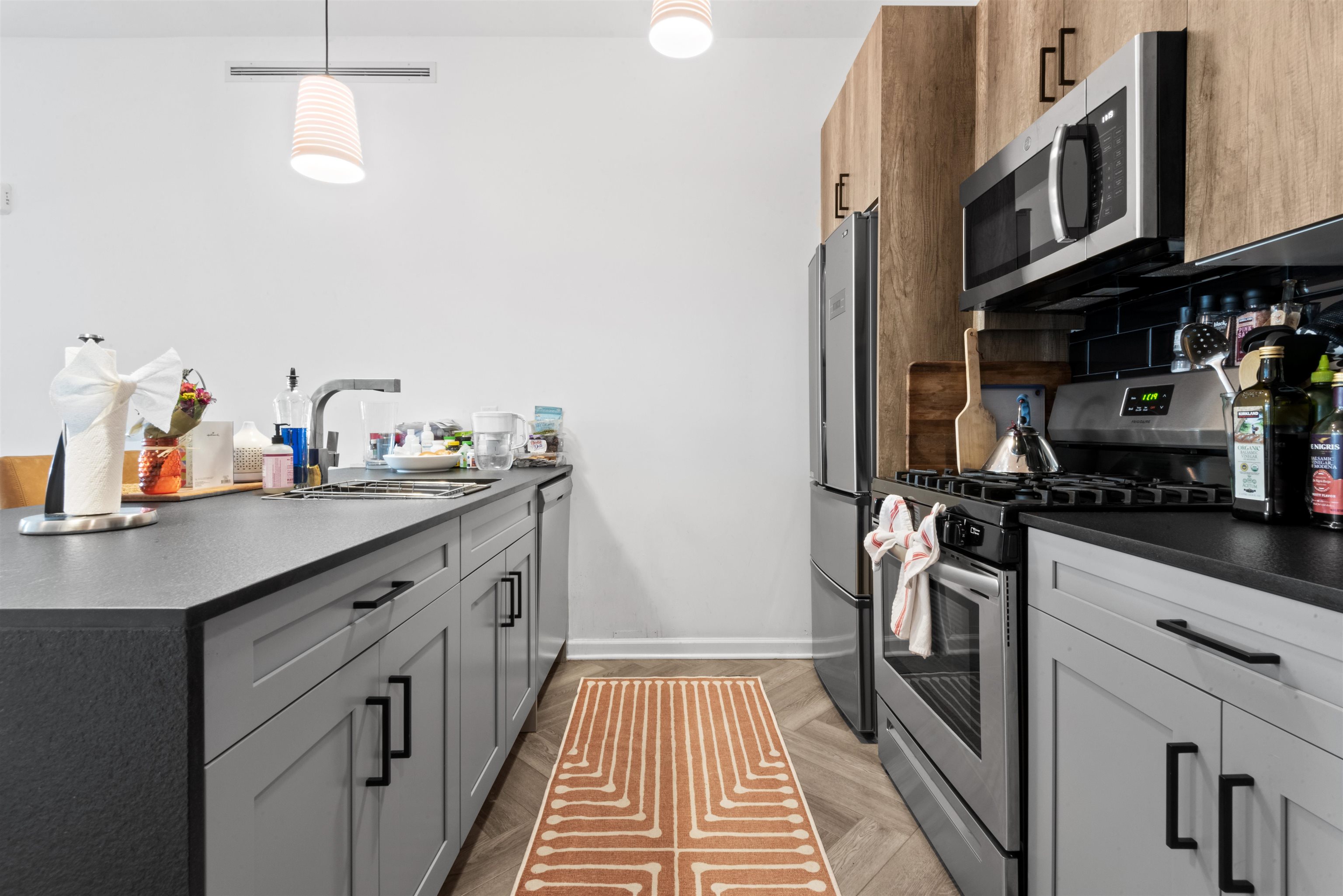 142 CHARLES ST Unit: 3C