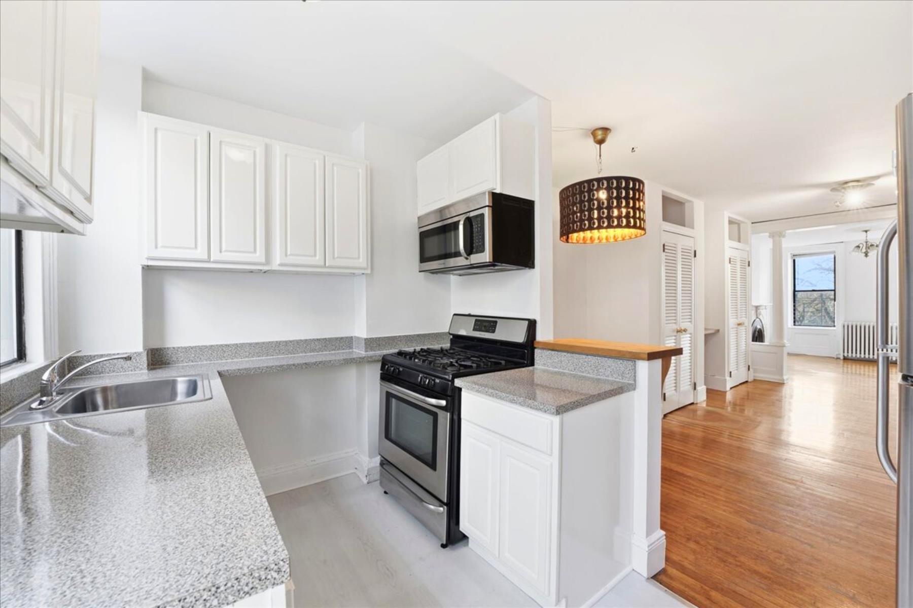 262 BARROW ST Unit: 3