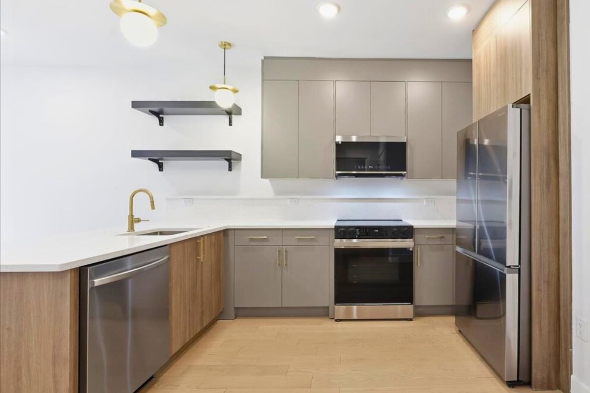 35 ORCHARD ST Unit: 303