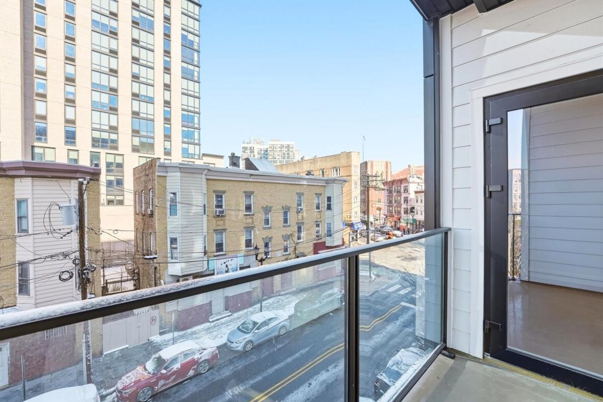 35 ORCHARD ST Unit: 303