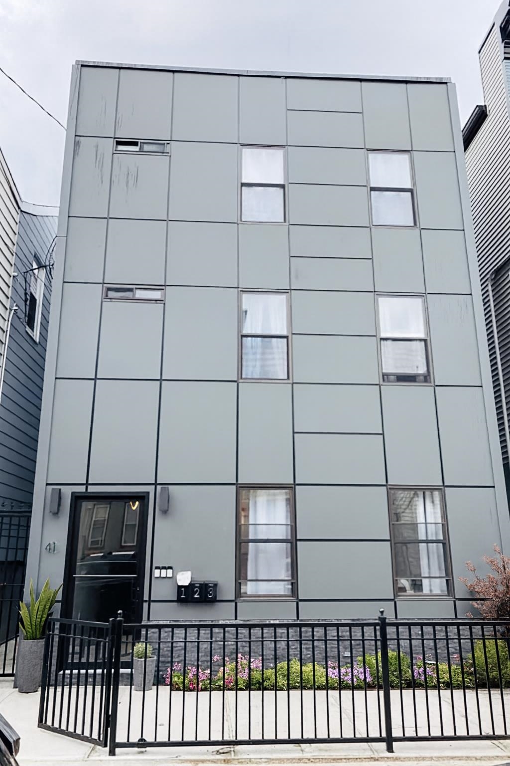 41 BEACON AVE Unit: 1