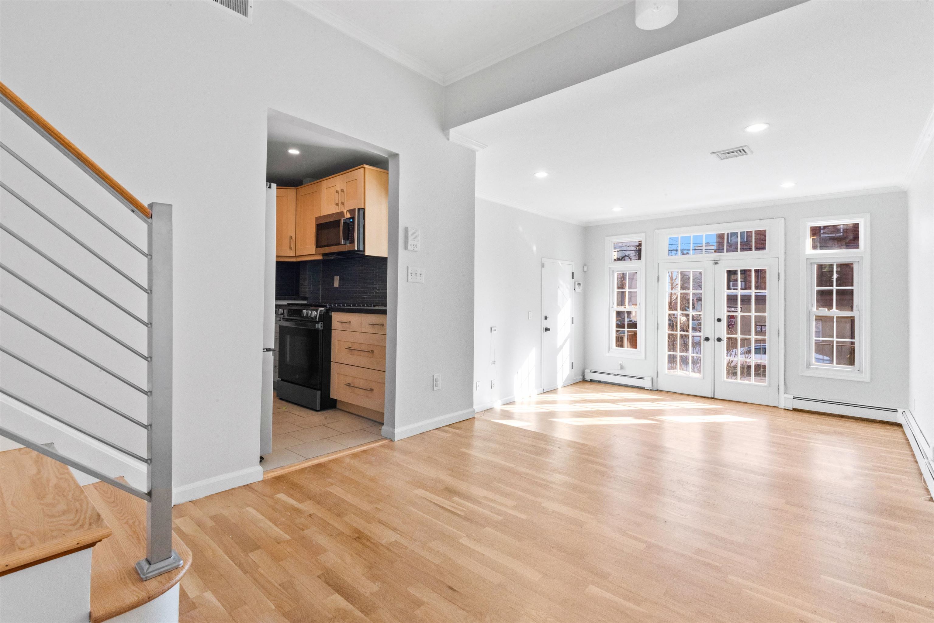 296 3RD ST Unit: 7