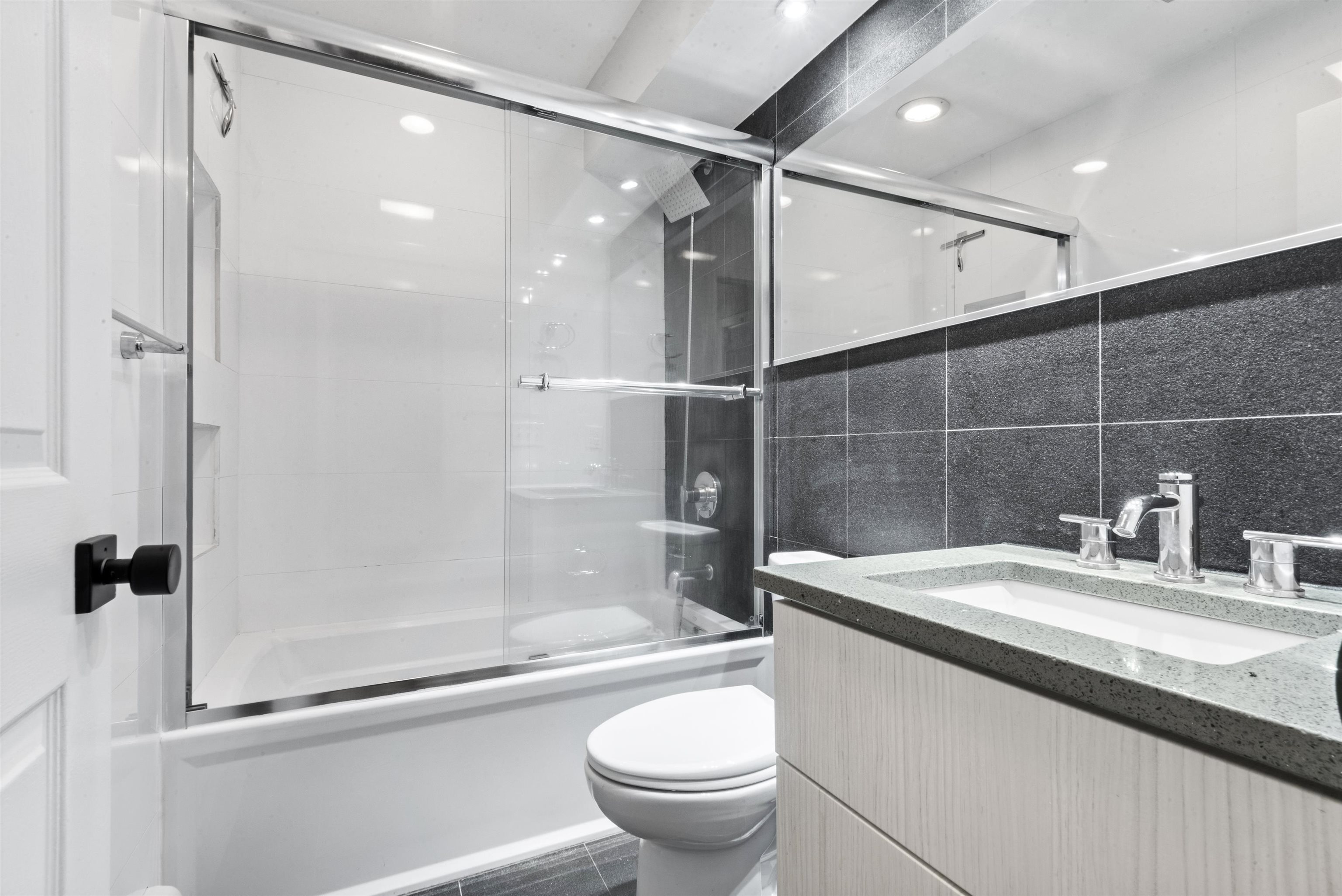 296 3RD ST Unit: 7